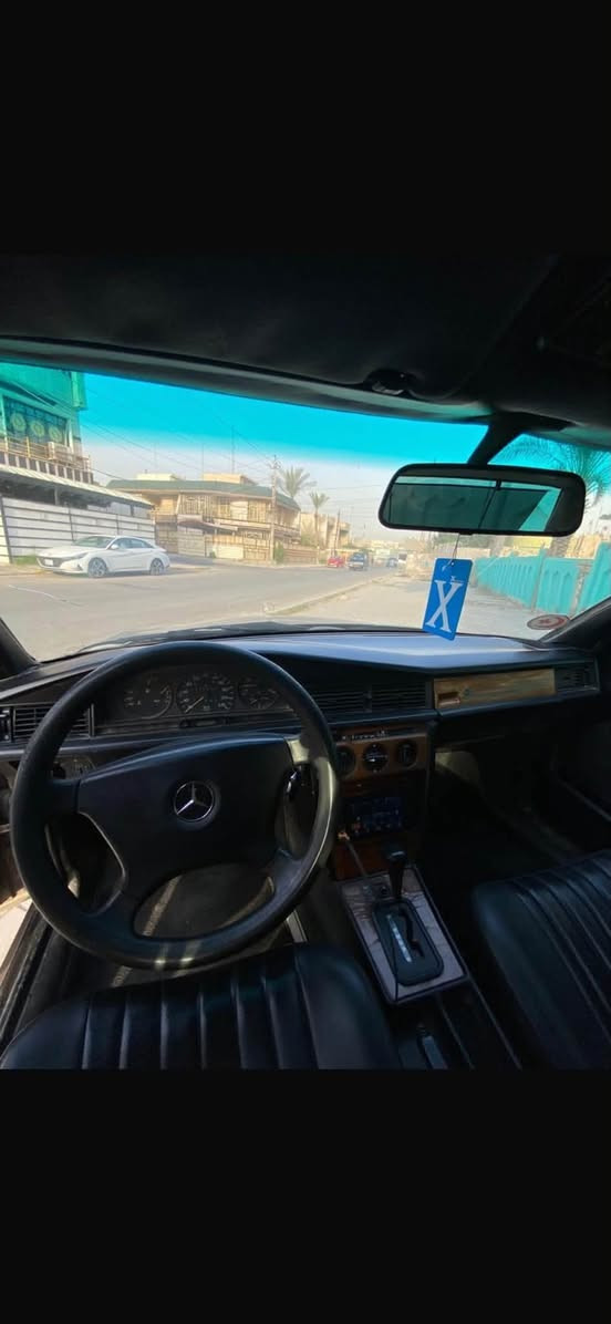 🚘 مرسيدس 190E – موديل 1990
📍 العنوان: بغداد – الكرخ - حي الخضراء 

📞 رقم الهاتف: *********** 

• محرك بلادي 4 سلندر

• رقم أربيل، تحويل مباشر وباسمي

• ABS

• صدر أمامي وخلفي اصلي

• دبلات كاملة بوش

• تخم دسكات

• راديتر جديد

•مراوح جديد بلادي

• بطارية جديدة

• تبريد شغال

• مازدات أمامية جديدة

• دواخل نظيفة شغالة بدون جطلات

• بدون حادث

• مصبوغة عام للجمالية

• غرفة جلد بحالة جيدة

• شاشة Apple CarPlay

• كامرة خلفية

• سلايد روف

• التبريد شغال

🔧 تحتاج فقط ماطور السلايد روف
