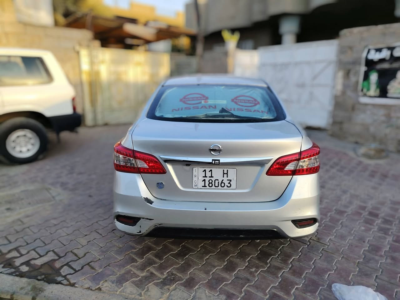 السلام عليكم ورحمة الله وبركاته نيسان سنترا  موديل 18وارد أمريكي حادثها جاملغ الخلفي جهة السايق سياره جاهزه من كل شي كير مكينه تخم تاير دوشمه كهربائيات كامله من كل شي أي نقص مابيها ماشيه 72 ألف كيلو متر مكينه 1800  فول مواصفات السياره أي نقص مابيها السعر 100 وبيه مجال قليل لشراي تواصلو وبيكم خير وتدللو الاستفسار *********** اتصل بس الشراي
