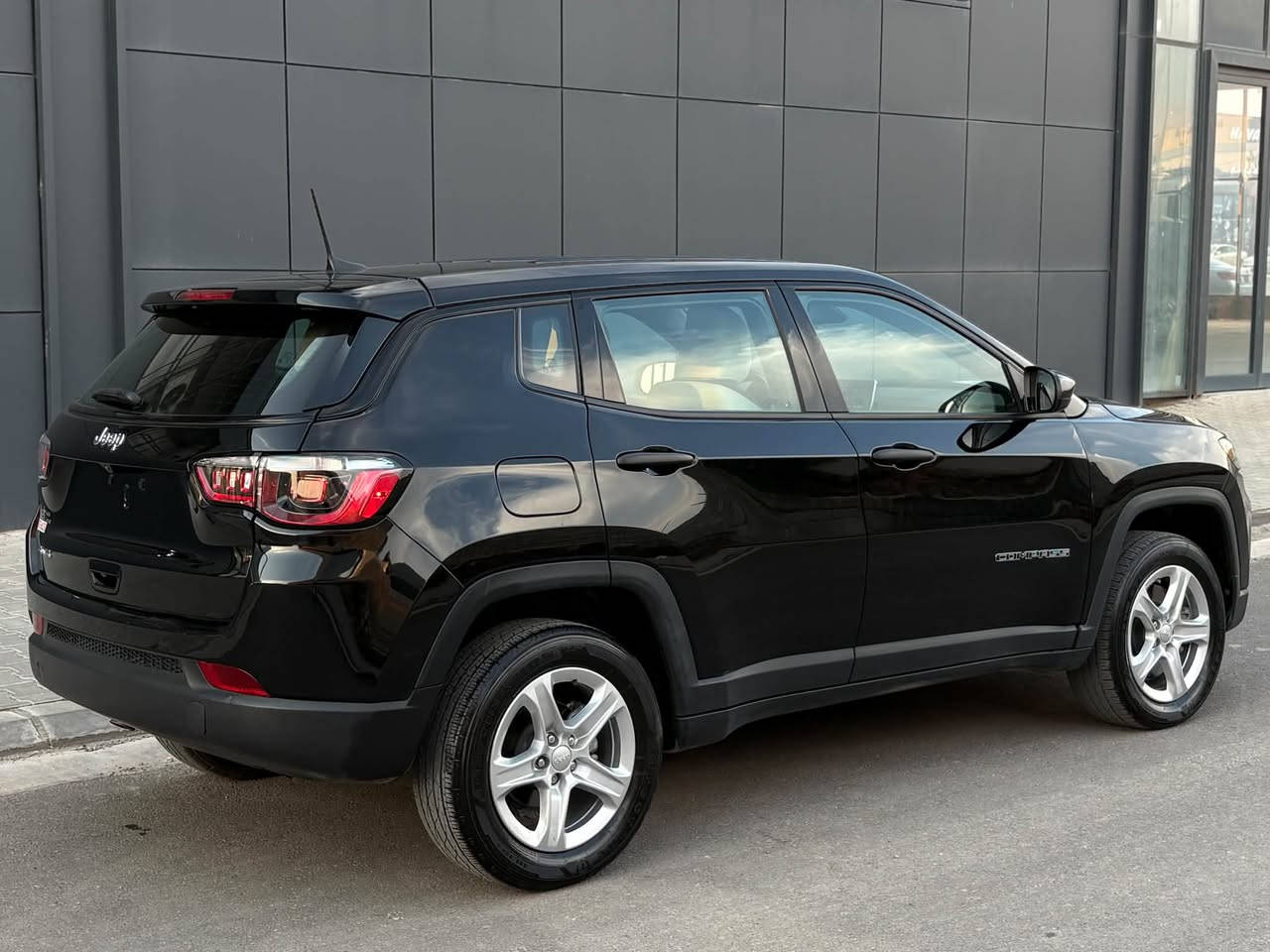 جيب كومباس AWD موديل 2024
صور الحادث بالمنشور

مواصفات : بصمه ، شاشه كبيره ، رادارات ، لايتات زنون ، فور ويل ، ويل كب ، كشنات جلد ، داخل ابيض ، تبريد قطعتين ، بريك بصمه ، 13,000 ماشيه ميل 

بدون صبغ بدون تبديل قطع 
حادثها فقط الدعاميه الاماميه 
ايرباكات طاكه وكله شادله وكاله شركة 
كير و محرك و رادار وكهربائيات و راديتر بلادي 
وبشرط الفحص بدون مصرف دينار متصرف عليها
جاهزه من كلشي السياره ماشاءلله كلش جديده و نظيفه و بدون رقم يترقم شمالي مكان سليمانيه
 
واتساب : ***********

