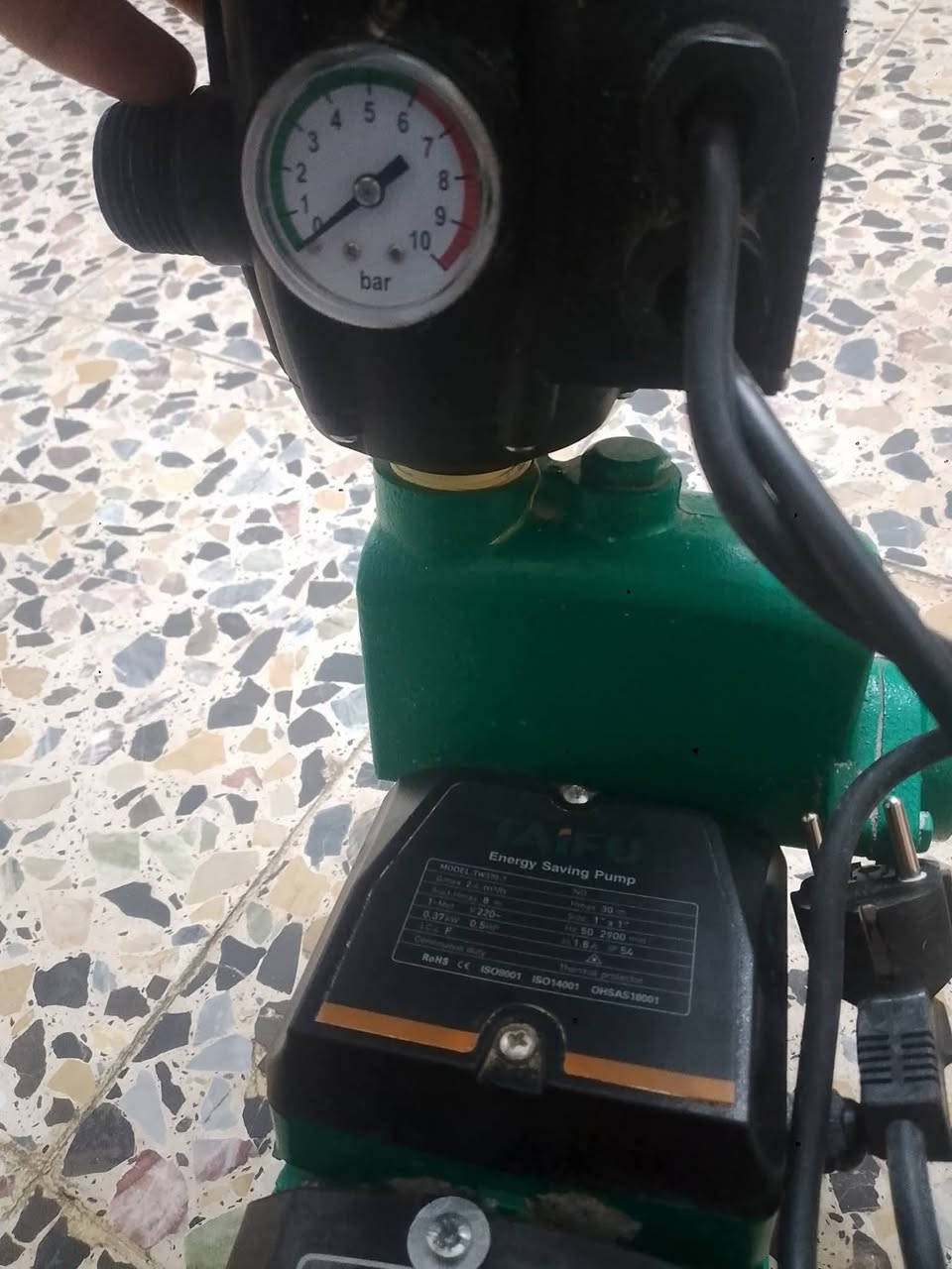 ماطور ماء مع بوستر للبيع شركة تايفو TAIFU ملف نحاس مستخدم شهر فقط شرط لفحص  السعر  60 وبي مجال قليل ***********
