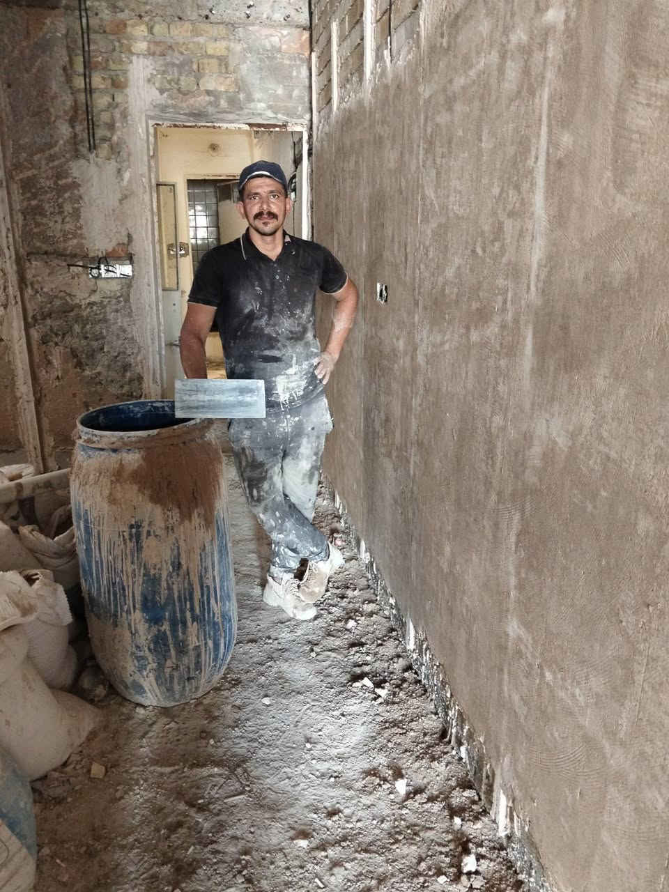 السلام عليكم
متوفر خلفه جص وبورك 
مصاطر زاويه وركن تصفير تشميع 
باليوميه وكباله 
 باليوميه 60 الف 
الاتصال أو واتساب ***********

