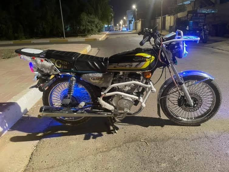تايكر 4 كير باب اول الاصلي..
موديل 25 ختم الاصلي.. 
الدراجه كفاله عامه من تاير لتاير. 
نضيفه وجاهزه ومجنبزه..
ماشي قليل.. كله شغال. 
بي منفيس..
محرك بلادي مامفتوح شركه.. 
ترايك للفلوجه.. 
السعر 775.. الف فقط. مجاله قليل. 
مكاني رمادي خمسة كيلو. 
استفسار. خاص او ***********
