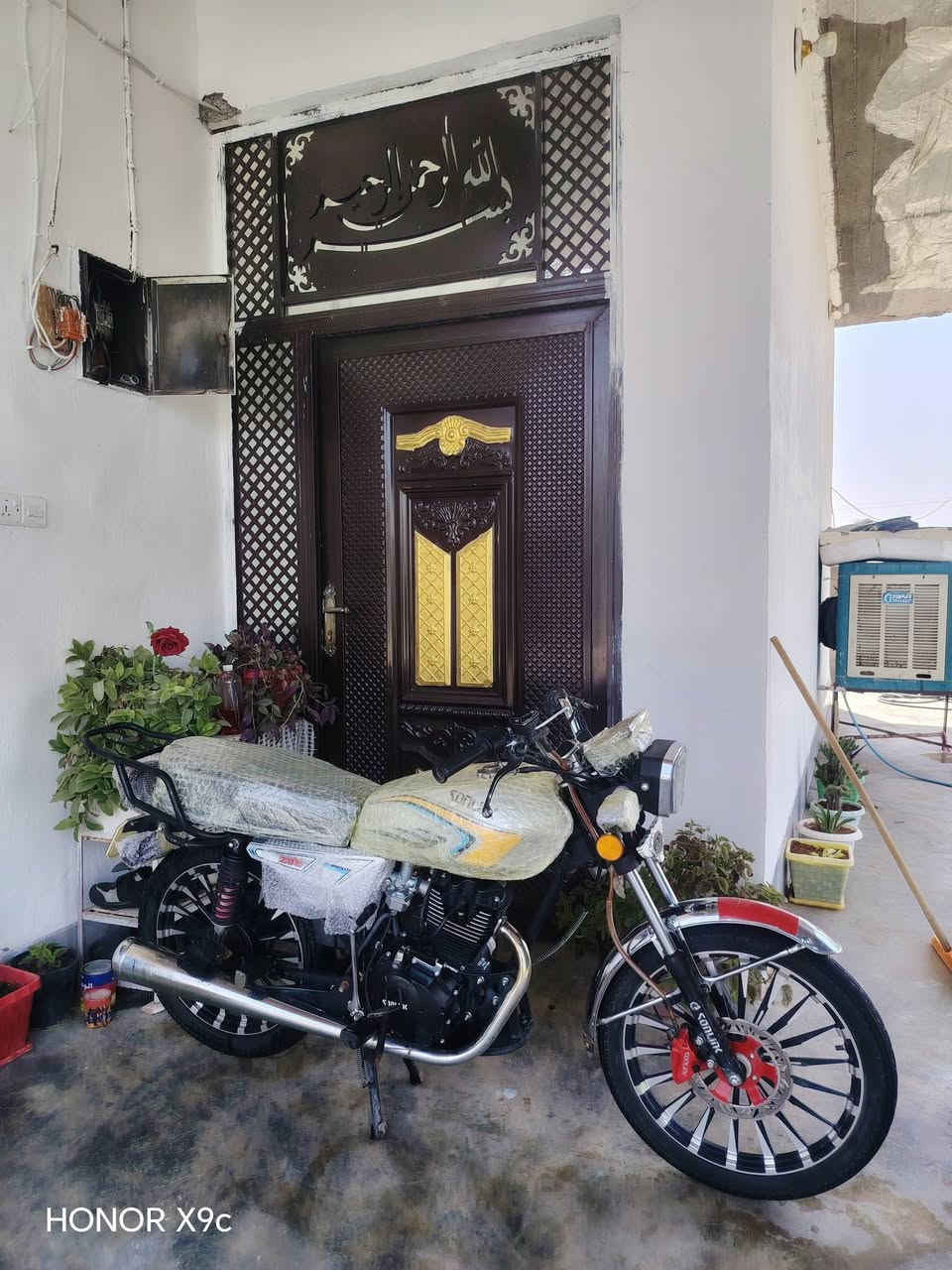 سلام عليكم للبيع موطور ختم سونك الأصلي موديل 2025 محرك 200 الأسود مامفتوح شرط لايت زينون دبلات  بل شرط تايرات الشركه جدد وزن ثقيل كله شغاله منفيس مابي فقط شاشة طافيه... ملاحظة الويل الخلفي بي ميلان سعر 730....... رقم *********** جماعه 650 لاتعلق ولاتخابر
