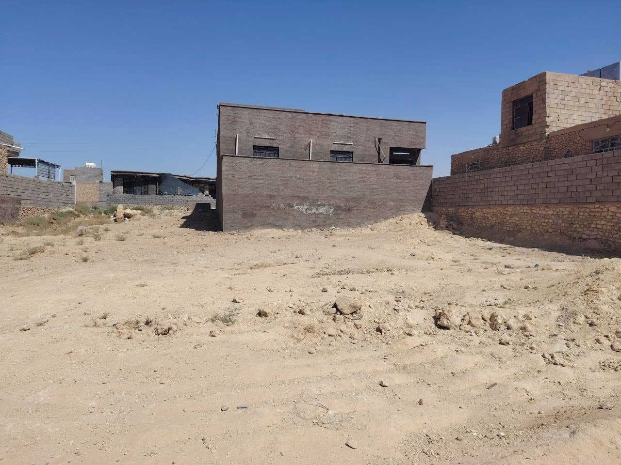 قطعة أرض للبيع طابو صرف في حديثة فوق بني داهر على شارع 40 متر مباشر النازل على بني داهر 
المساحة::250م
القطعة مخدومه ماء و كهرباء 
السعر::9 مليون وربع وبيه مجال بسيط
للاستفسار الاتصال على الارقام::

((***********))

((***********))
عنوان المكتب::الأنبار حديثة حي العسكري مقابل أسواق علي نصيف

