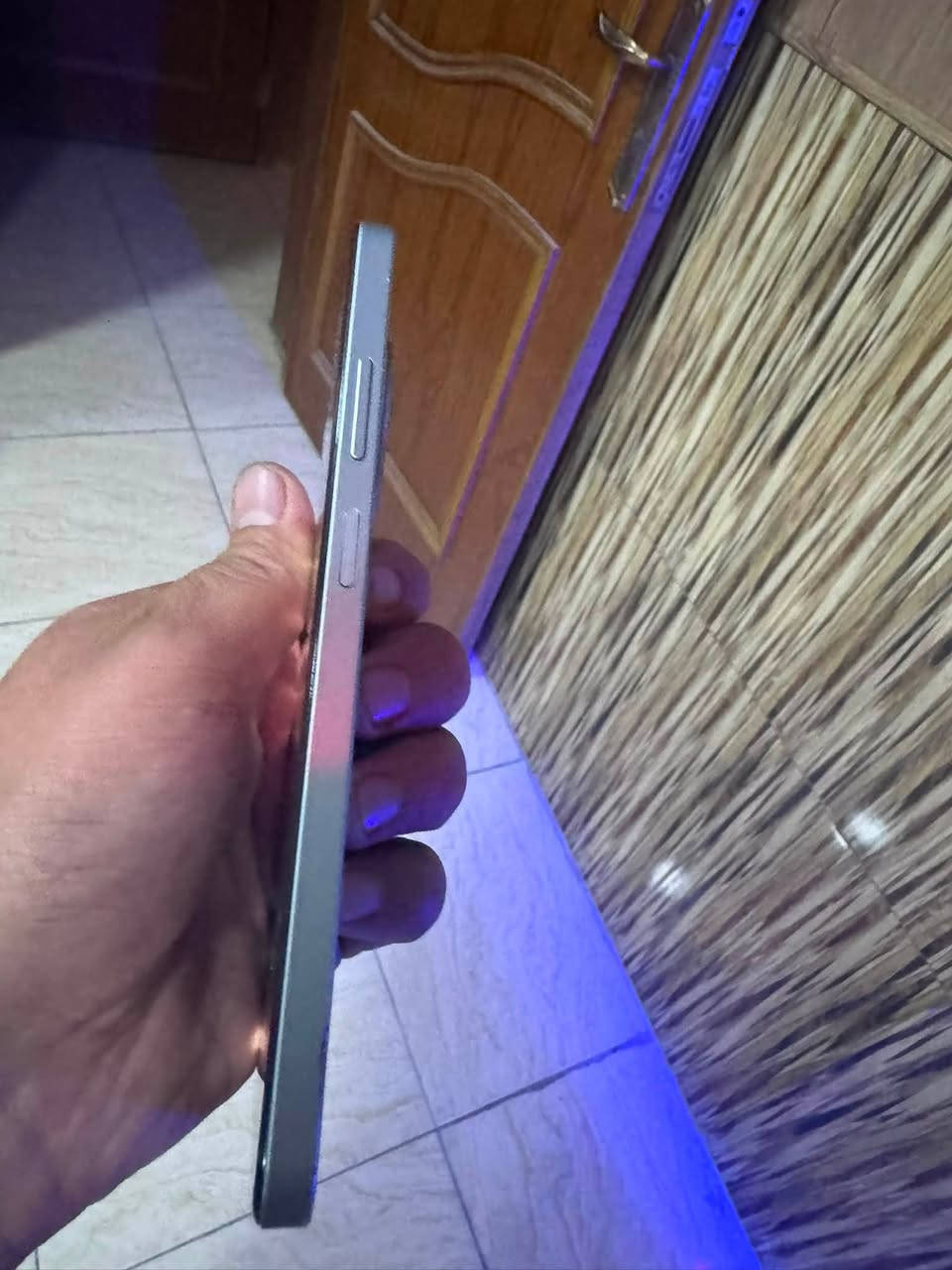 📱 للبيع Realme 13 5G 🔥
✨ جهاز أنيق وأداء قوي، مناسب للاستخدام اليومي والألعاب والتصوير.

🔹 شاشة FHD+ بتحديث 120Hz
🔹 كاميرا خلفية 50MP مع مثبت بصري OIS
🔹 بطارية 5000mAh 🔋
🔹 شحن سريع 45W ⚡
🔹 يدعم 5G
🔹 بصمة + USB Type-C
🔹 تصميم نحيف وأنيق

📦 الجهاز [نظيف جداً]
💾 الرام: [8
💾 الذاكرة: [256]
🎨 اللون: [اخضر فاتح]
💰 السعر: [150]

📩 للاستفسار والتواصل: [***********]
