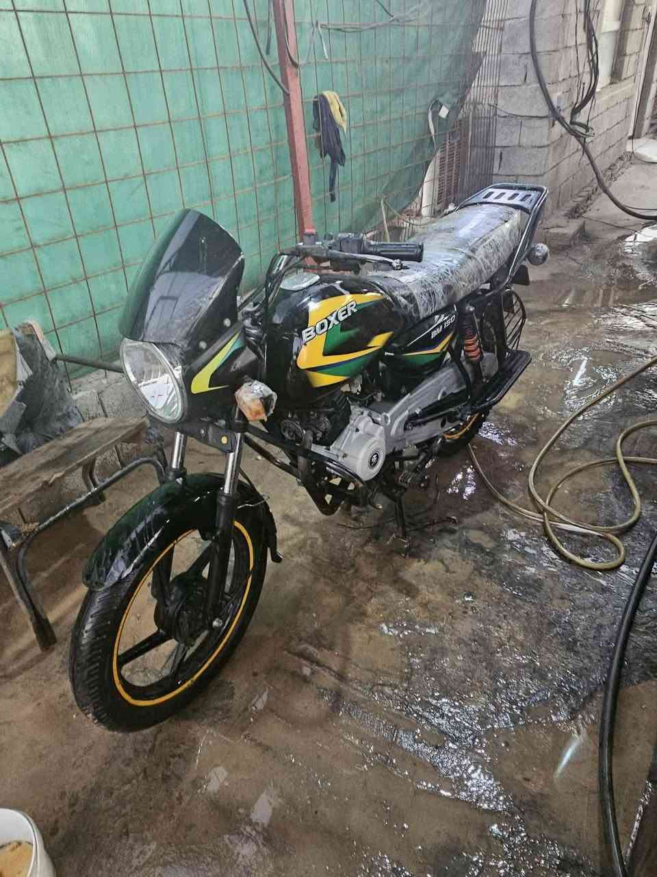 السلام عليكم درجه بوكسر 2019اوراق كامله مكينه بلاديه بس ركبه مال ستيرن بيه عواج السعر  850بيه مجال 
مكان بعقوبة الصناعه الثالثه 
رقم ***********
