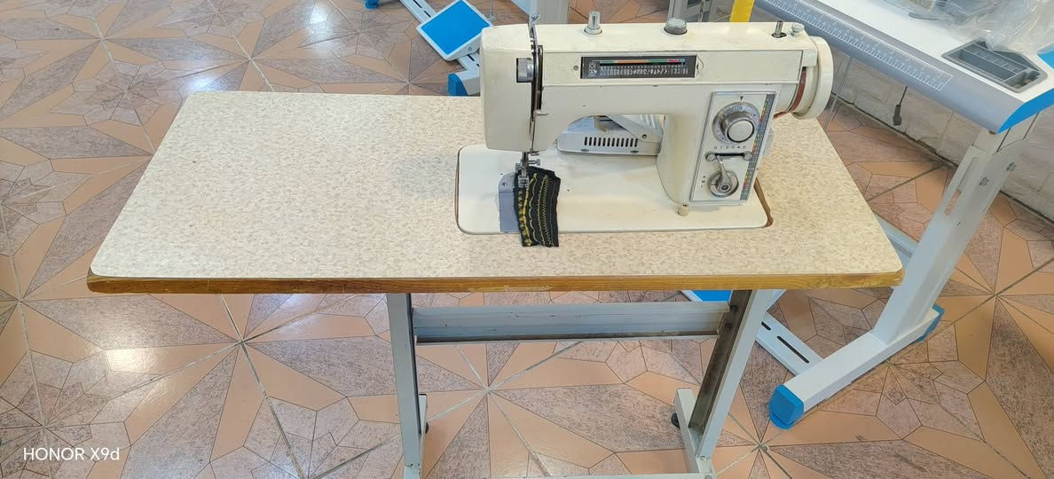 مــەکـیـنـەی بــڕازەری 24 نـەخش
دەسـتی دوو  بـیـئ عــەیـب بــە مــێـزەکـەوەیــە
نـــــــــرخــــــــــی  100 هـــــەزار
نــاونـیـشـان
نــــــاحـیـەی زەڕایـەن بـەرامـبـەر پـردی پـەڕیـنـەوەکـە
ژ.م وەســــتا  دارا  ***********
گــــــەیــــــــانــدمـــان هــــەیـــە

نص مكتوب في الصور:
- HONOR X9d