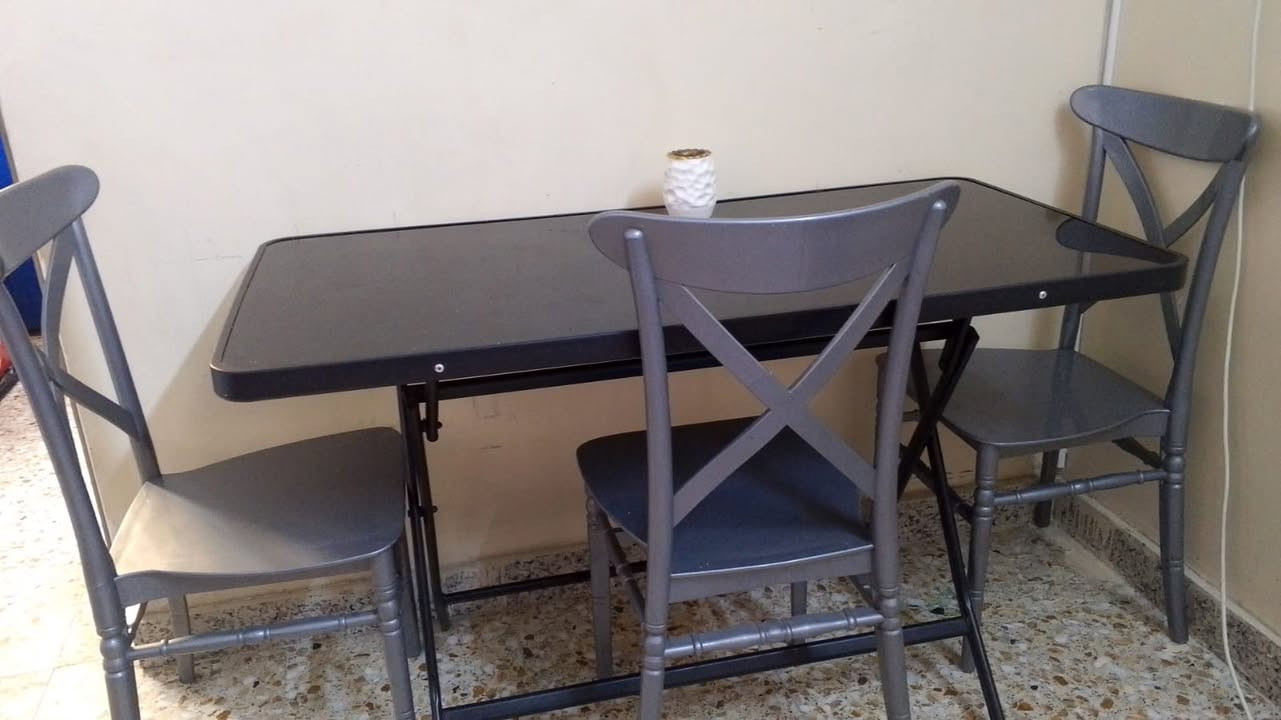 بغداد الصالحية • سبلت ١ طن • ميز طعام ٤ كراسي