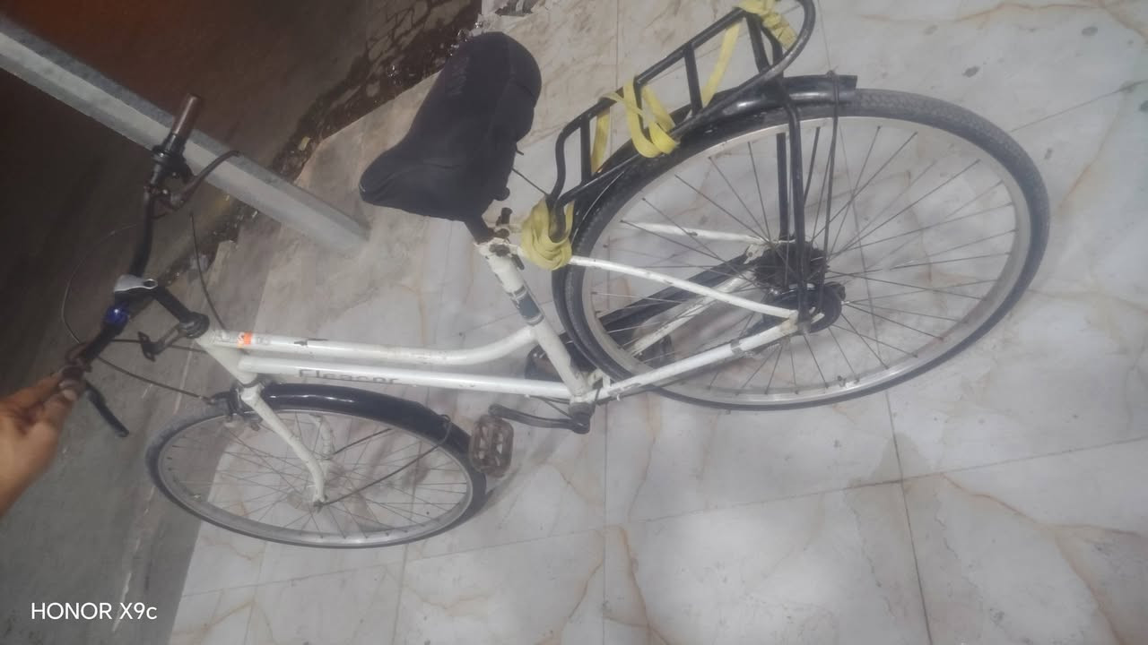 بايسكل عبد الحليم حجم 27 طفارية خلفي ول امامي مكسور وستاند مابي سعرو ٧٥ بي مجال *********** واتساب مكاني موصل أيسر
