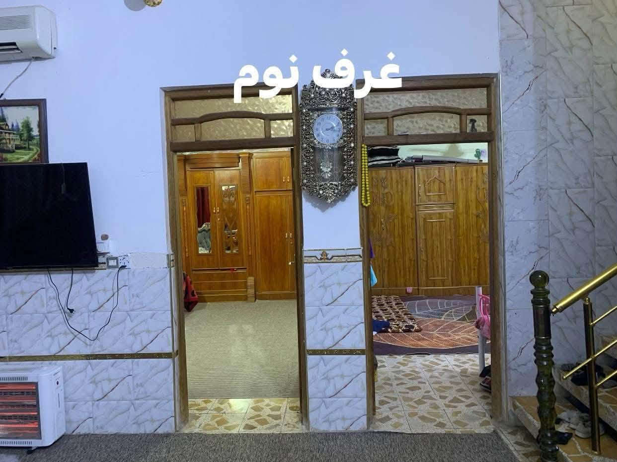 دار للبيع المساحه 200 م عدد الغرف 4 مع صالات 2 و صحيات عدد 3 طابقين العنوان مغربه مقابل السايدين الملحق الصحفيين  رقم القطعه 12/12451 
الاتصال ***********
يباع عن طريق المبادره
