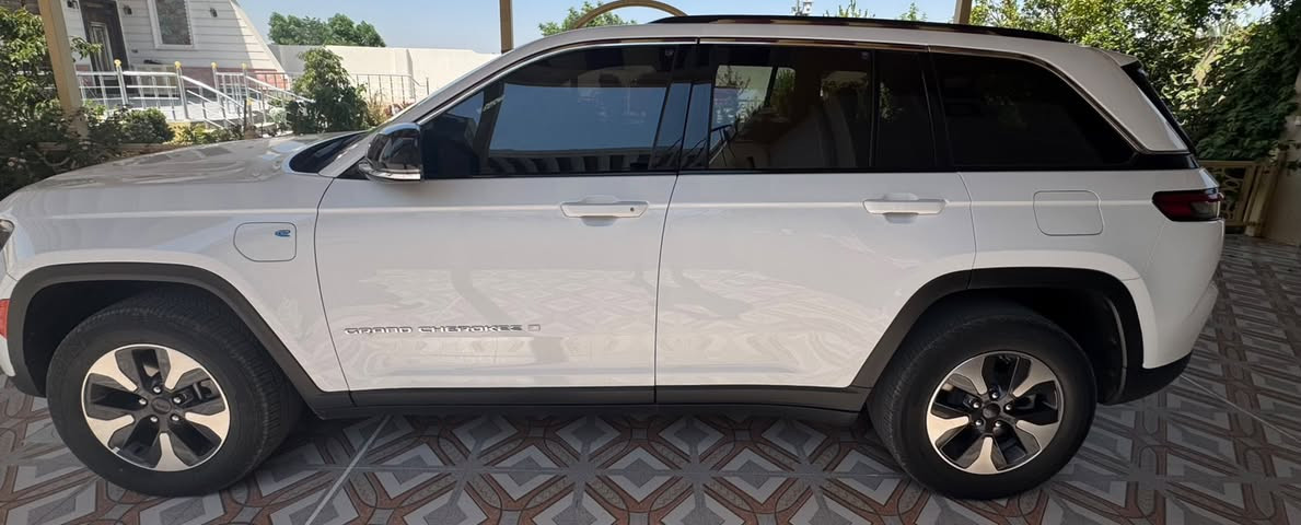 جيب شيروكي هايبرد ستيشن
سنة الصنع - 2023

أعلى مواصفات 

السياره كلين تايتل بدون حادث بدون بارد بدون شخط 

ماشيه - 63 

بيهه باج تضليل 

السنويه جاهزه والسياره جاهزه من كلشي مابيهه اي نقص ونضيفه جدا 

التواجد - ديالى - للأستفسار - ***********
