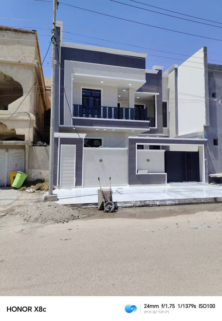 دار للبيع بحي سومر الأولى قرب مستشفى لأسنان مقابيل ثانويه القدس مساحته 200 طابقين بناء حديث درجه اولى على شارع 15 متر يتكون من 6غرف نوم وصالتين واستقبال ومطبخ ومجموعة صحيات لاستفسار واتساب ***********
