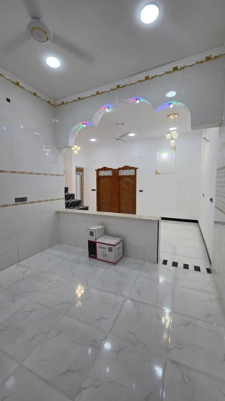 أسعد ألله أوقاتكم بكل خير احبتي *********** 
دار سكن للبيع ماشاءالله
جمال وترتيب ودقه بلعمل ✨

مساحة 120 م
على شارع 8 متر ثاني بيت عن تبليط

العنوان بصره حمدان قرب البريد

محتويات البيت
دوانيه
صاله + مطبخ واسع
غرف منام عدد 2
مناور + صحيات خارجي داخلي

نوع العقار طابو ملك صرف زراعي عراقي سند 25

كل هاذ جمال وترتيب بسعر 67مليون وبي مجال

للتواصل ***********
