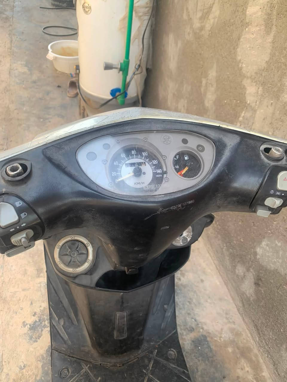 سلام عليكم ماكس ثعلب
دراجه بيها جبنه طاكه ونقص باتري 

نص هندر تشتغل 

كهرباء كلشي شغال 

الكفرات كلها مختمه 

سعر ٤٥٠ 

مكاني تاجي الشط تجي لباب البيت تاخذها 

***********
