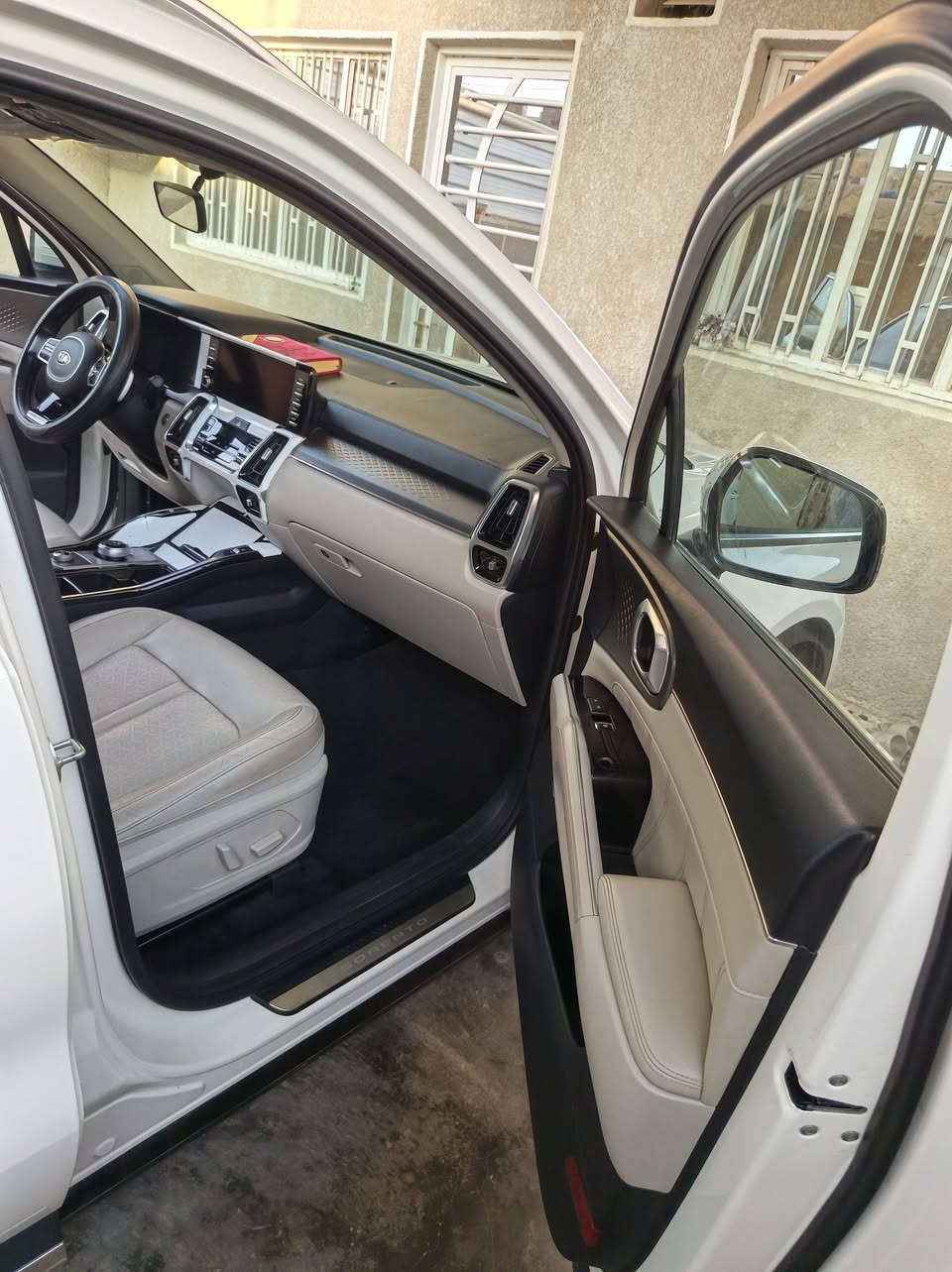 سورنتو خليجي  21 بغداد
فول مواصفات
فور اكس 
دفع رباعي 
كشنات حار بارد 
٤ كامرات 
ماشيه ٥٥ 
بنورما 

السعر ٢٦٠
للاستفسار ***********
