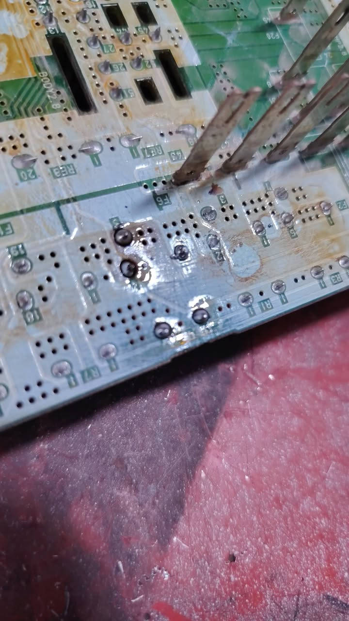 🔧⚡ صيانة علبة الأفيوزات ومعالجة خطوط المراوح

تم بحمد الله إنجاز العمل بالكامل ✅

🛠️ صيانة علبة الأفيوزات
🧼 غسل وتنظيف بورد علبة الأفيوزات بالكامل
🔩 استبدال الكتف الداخلي الخاص بـ اللايت  الناصي
⚡ صيانة ومعالجة خطوط المراوح
🔍 فحص التوصيلات والتأكد من سلامة المنظومة

🚗 شغلنا مو تبديل قطعة وخلاص…
نعالج الخلل من أساسه حتى ترجع المنظومة تشتغل بصورة صحيحة وآمنة 💪

📍 ورشة أنور سوزوكي وإكونوكس
كربلاء المقدسة – الحي الصناعي – الأبلوك الثاني – شارع السايدين – سايد الدخول
📞 ***********
📞 ***********
