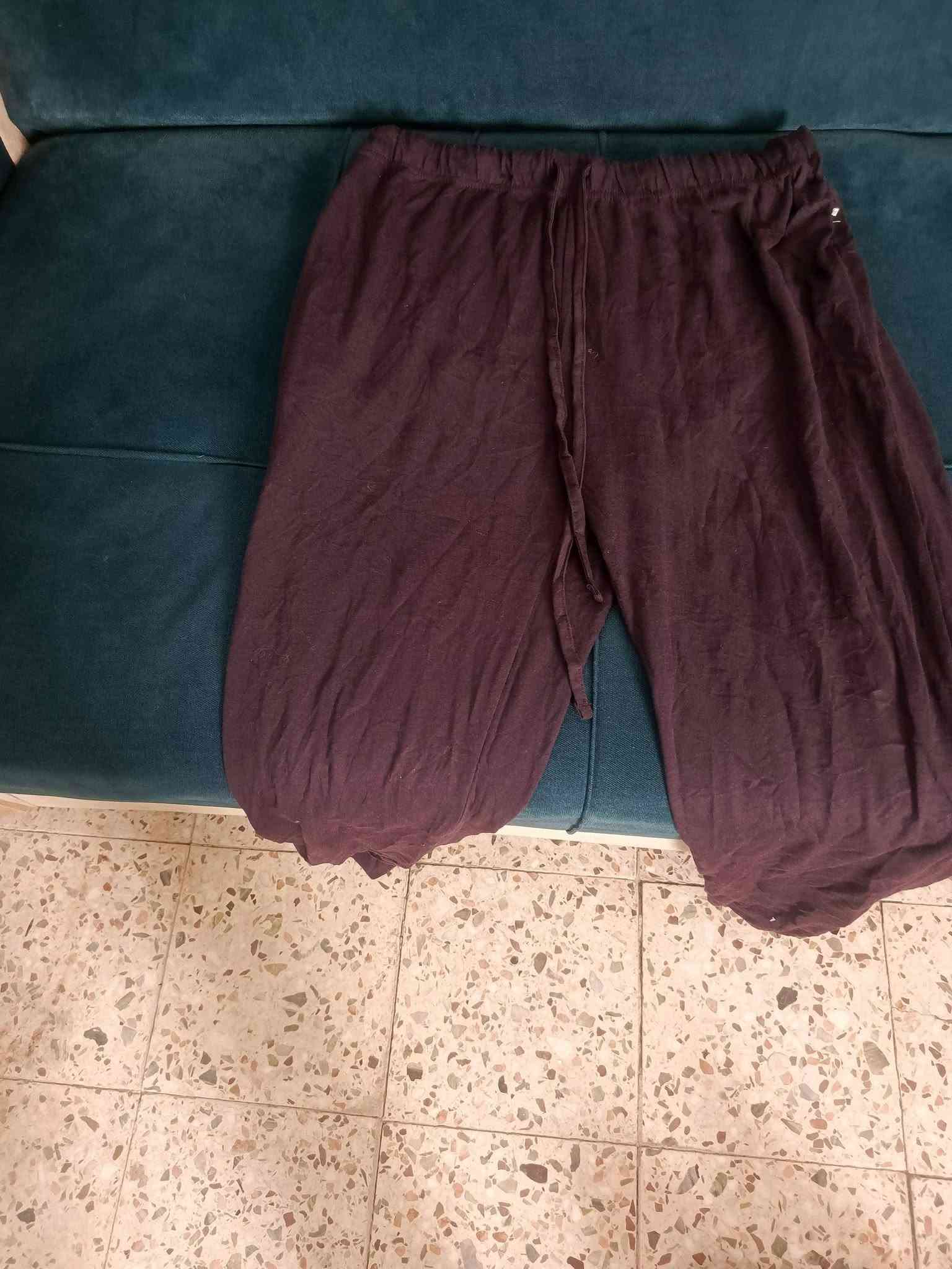 شليف ملابس للبيع  تراك اطفال درزن مشكل قميص 5قطع كيمونه اطفال 8قطع  روب نسائي 40قطعه  تراك ترهيم 4  بجاين نسائي 7 تشيرت 5قطع  هذا نموذج منهن شليف  يحتوي اكثر من 100قطعه بي جديد وبي مسخدم سعر 50 اتواصل ***********
