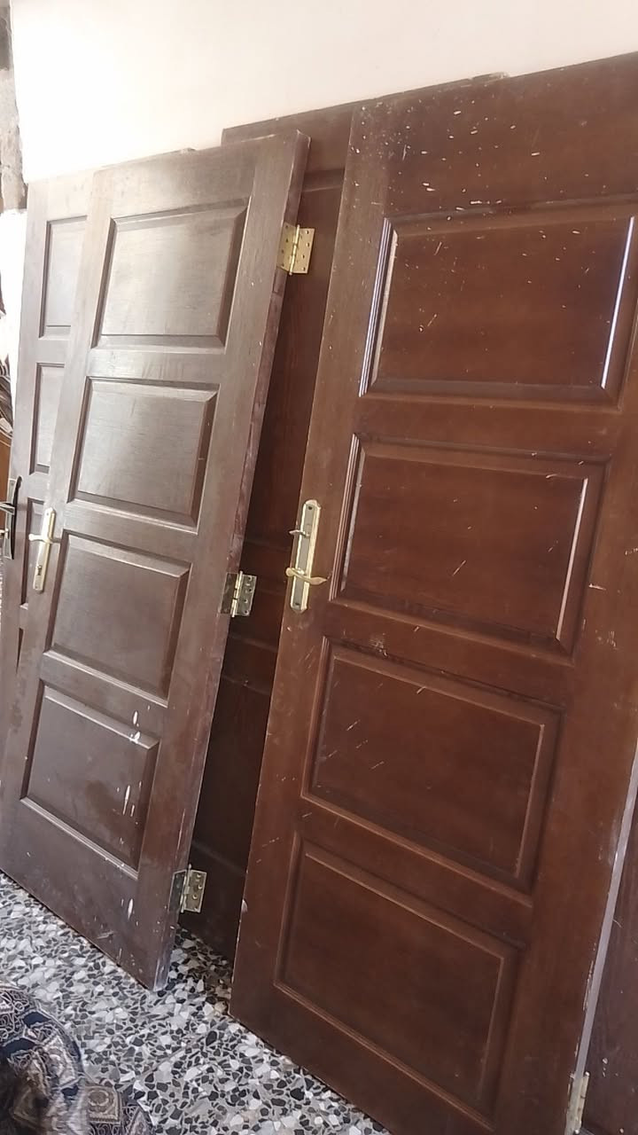 بيبان خشب للبيع 5 بيبان مع جرجوبتهن كاملات جدد الباب الواحد ب 30 الف وبي مجال للشراي ابيع شلع مكاني مدينةالصدر ***********
