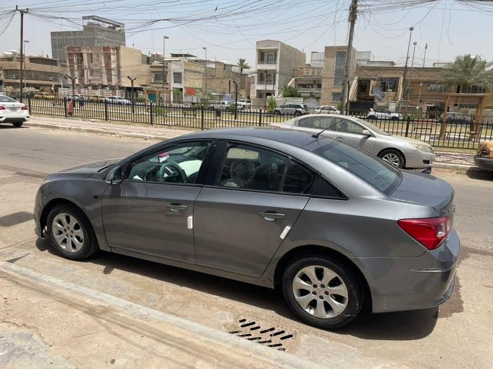 بسم الله الرحمن الرحيم
من رخصة مدير الكروب للبيع شوفرليت كروز موديل 17 خليجي محرك 1800 المرغوب ماشيه 190 km محرك وكير طك كارتون   جك انجن مامشتغل بي لون اسمنتي تحكم ستيرن شاشه كامره تبريد شغال ❄️ ثلج رقم سليمانيه تحويل مباشر مصبوغه عام حادثه بابتين مال سايق وجاملغ  والقماره والسونار ناشره كولشي شارح شباب شواصي كوله سليمه جاهزه على اخر حبايه تايرات تخم جديد باتري جديد السعر 49 قفل قفل ماكو هيج سعر مستعجل على البيع مكان السياره بغداد شارع فلسطين للاستفسار ***********
