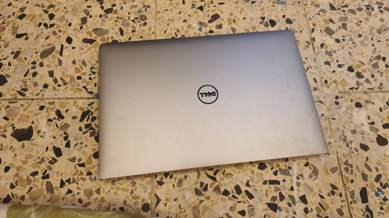 السلام عليكم لابتوب نضيف جدا للبيع 
المعالج (CPU): Intel Core i7 (الجيل السابع)
​ذاكرة الوصول العشوائي (RAM): 16 جيجابايت
​التخزين: 512 جيجابايت من نوع SSD
​كارت الشاشة (GPU): NVIDIA Quadro M1200 بسعة 4 جيجابايت + كارت شاشة مدمج بل معالج 
مكاني بغداد البنوك 
السعر ٥٠٠ وبي مجال ***********
