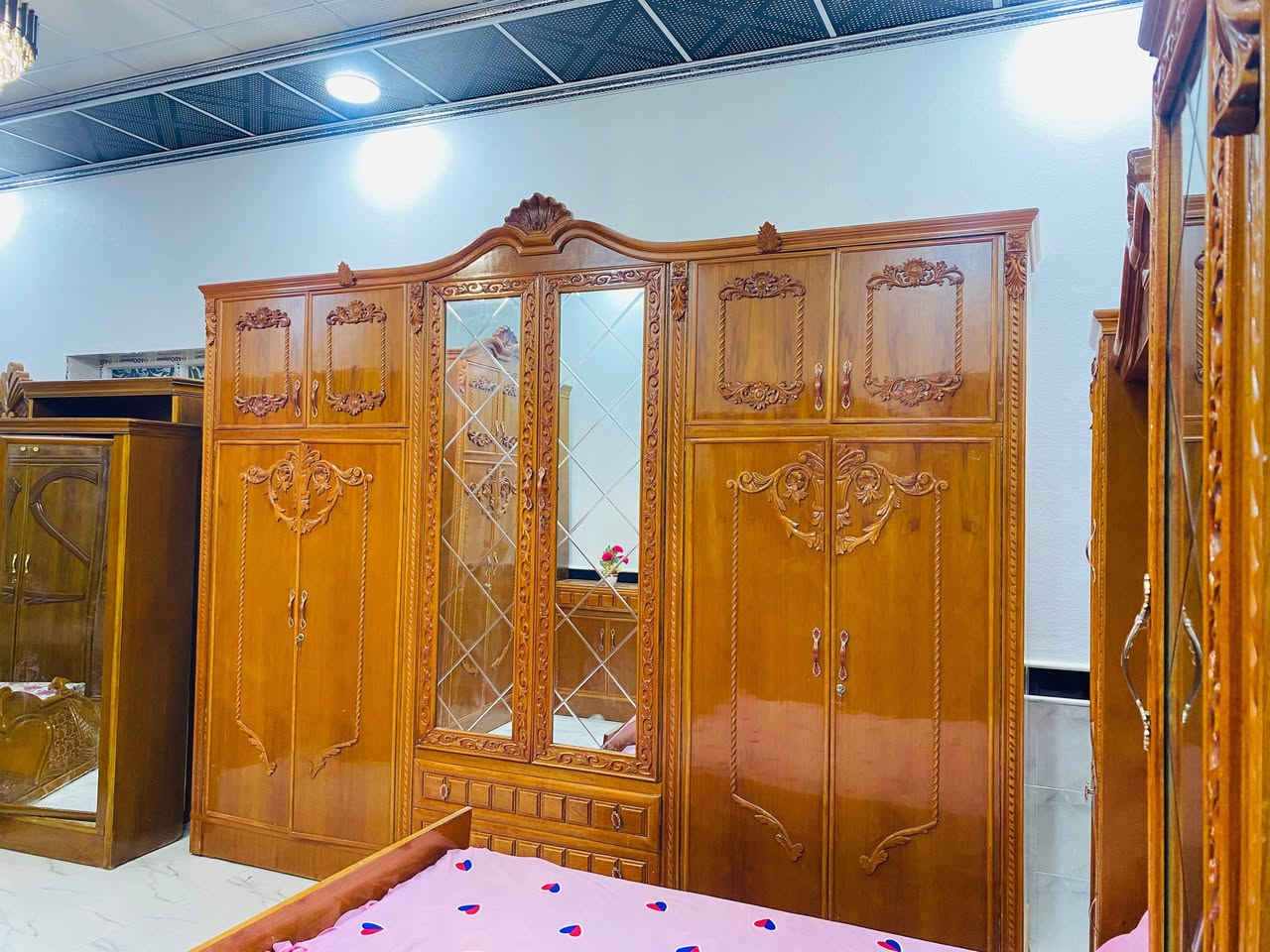 سلام عليكم يوجد غرفه نوم ملكي مستخدم شي قليل السعر مليون 750وبي مجال العنوان الرمانه الحويجه الاستفسار *********** متوفر واتساب
