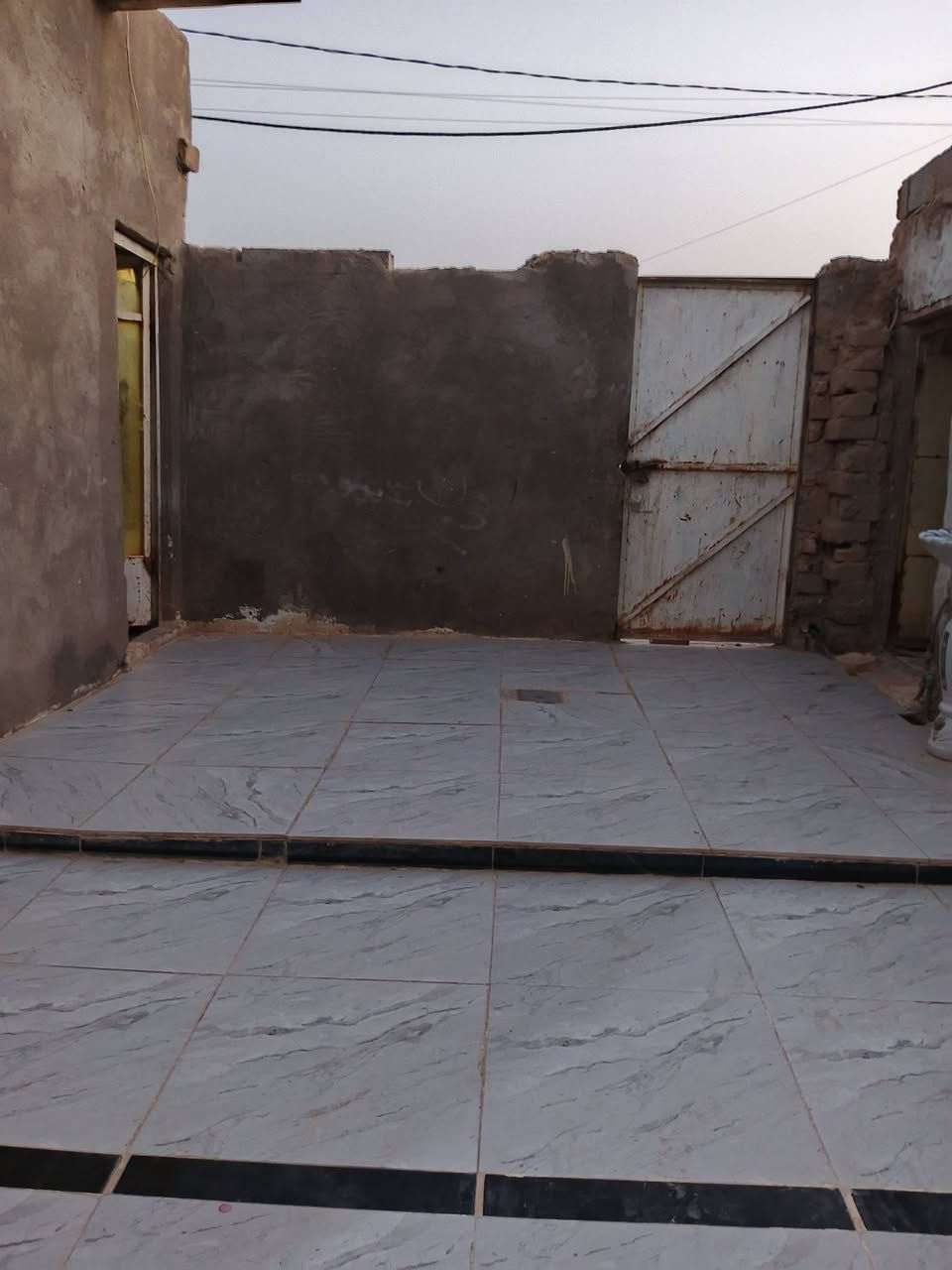 السلام عليكم بيت زراعي مساحه 200 بي ثلاث غرف وصاله مطبخ ديوانيه السعر 40 وبي مجال*********** شارع 7 امتار
