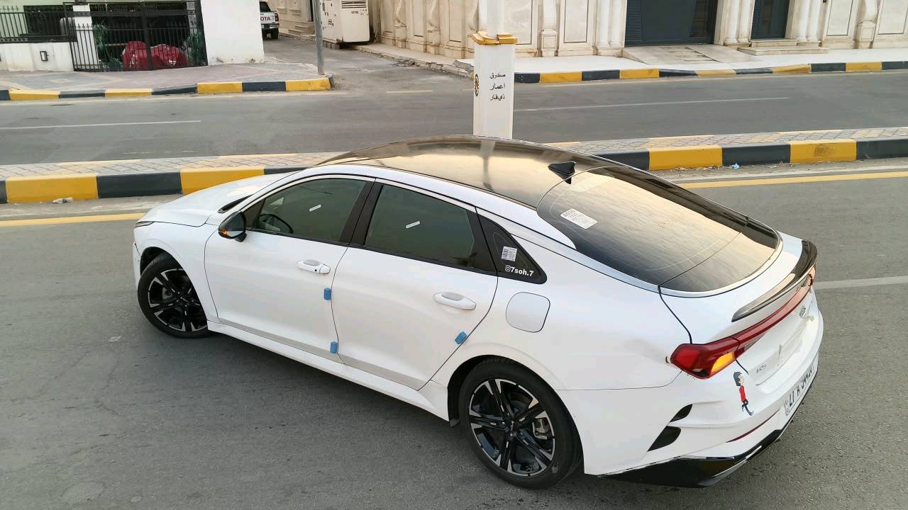 سلام عليكم سياره كي فايف موديل 2024 وارد امريكي فول مواصفات عده الفتحه ***********