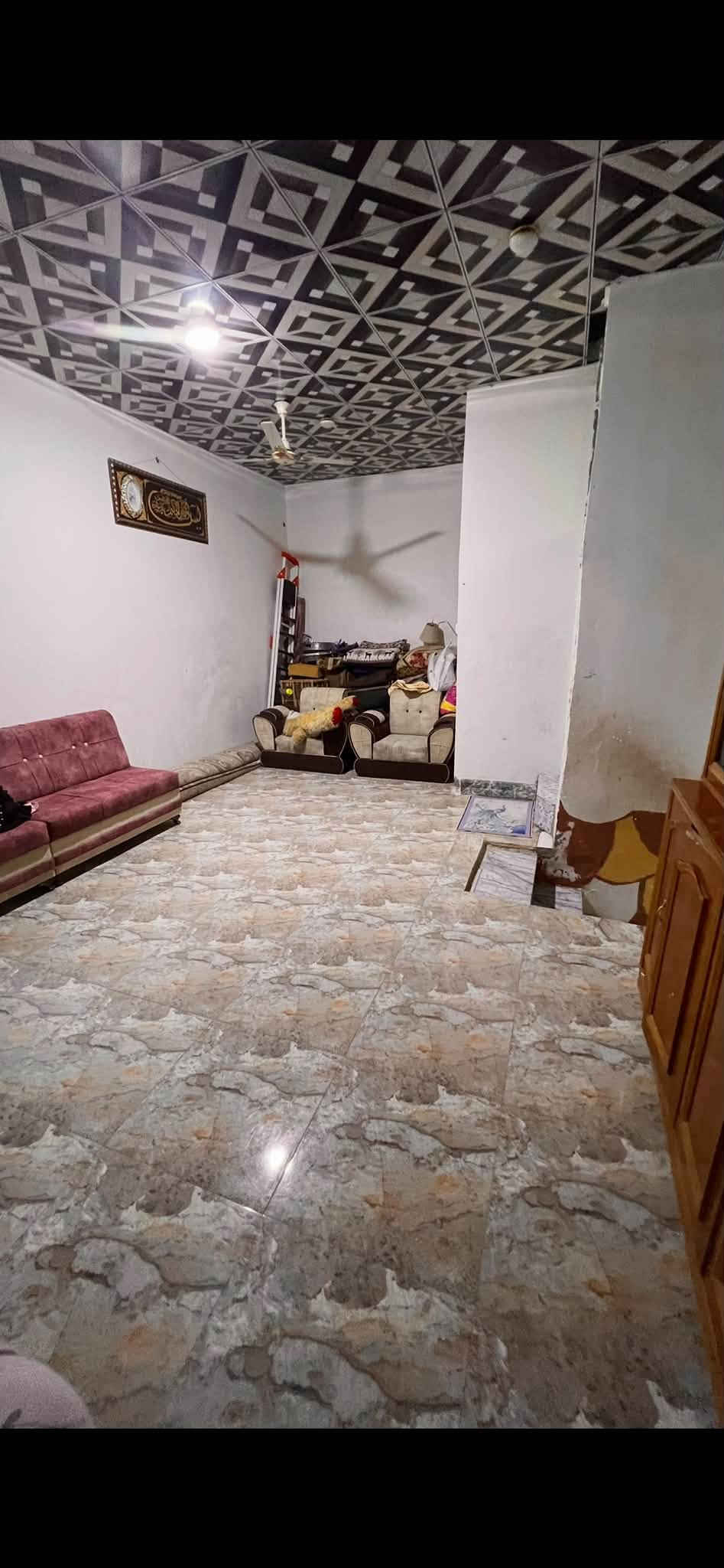 سلام عليكم الدار للبيع المساحه 114 متر نوع العقار زراعي البيت طابقين التفاصيل يتكون   محل اسواق شغال لحد الان البيت من محل 3في 3 الطارمه 4في 3 صحيات خارجي المطبخ 4 في 3 الصاله 6 في 4 الغرفه 6 في 3 صحيات داخليه ومنور 2 في 1 والطابق الثاني يتكون من درج مرمر و صاله 12 في 6 كبيره والغرفه الاوله 5 في 4 والغرفه ثانيه 6 في 4 وصحيات 

العنوان التنومه شط العرب شارع الرسول الاعظم  السعر 85 مليون وبيه مجال الرقم والاستفسار ***********
