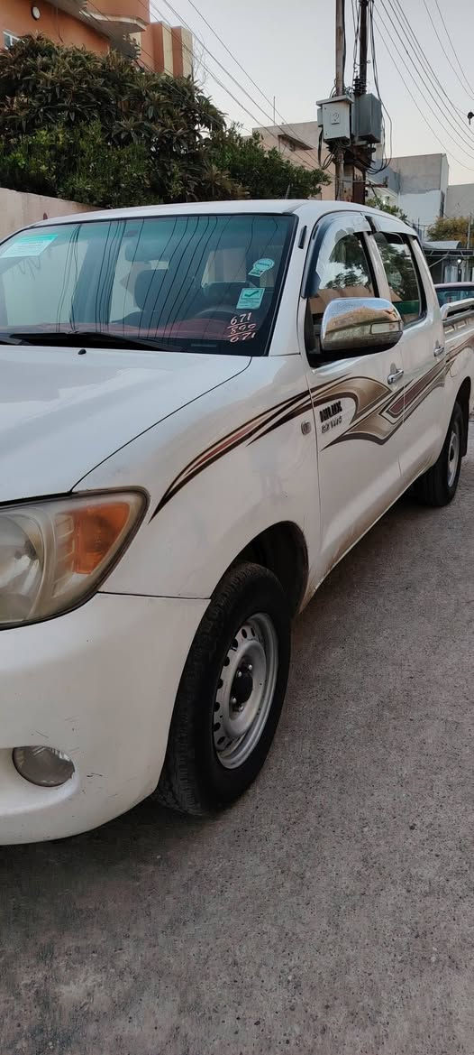 بيكم مرزي
موديل 2006
بيها ملاحضه وحده
بس باب البودي مبدل بدون
اي دعم
الرقم (نينوى) الجديد والسنويه
2028 تنتهي 
المحرك مفتوح
والسعر 150 وبيها مجال
***********
