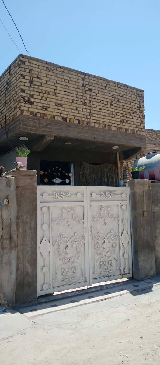 السلام عليكم بيت للبيع مساحة 100 بناء حديث سند 25 قرب شارع 100 بستان كريم فرع صيدليه الزهراء سعر خاص
