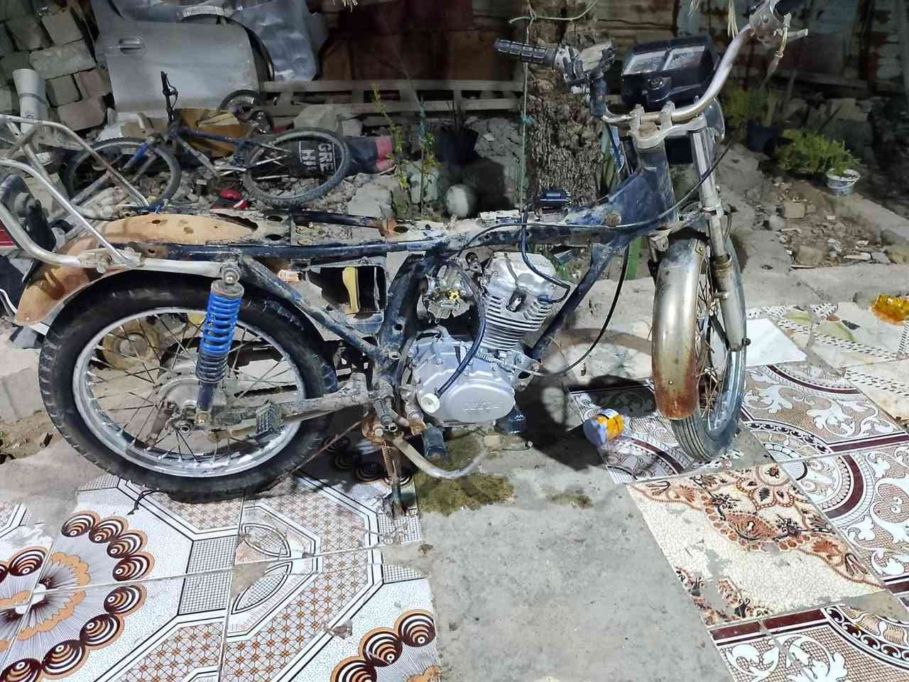 السلام عليكم نامه شلامجه أدوات كلك مكفوله دراجه طافيه ابيع كومه حديد ومصبوقه جماليه السعر 250 وبيها مجال المكان البصره ابو الخصيب***********
