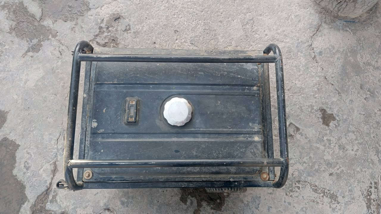 سلام عليكم البيع مولد بانزين وغاز مستعمل شي قليل 25 امبير السعر تصل بيك خير وتدلل *********** مكان كوت شيخ سعد
