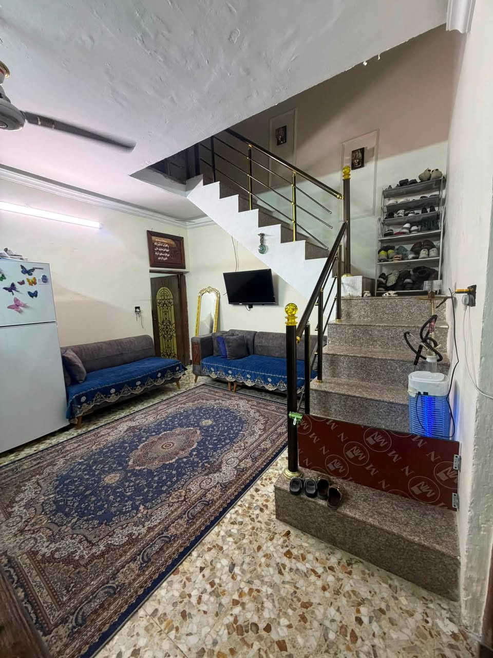 السلام عليكم 
دار 75متر طابقين واجهه 5 نزال 15 طابو صرف 
ام نجم قرب شارع سالم موقع ممتاز 
الطابق الاول يحتوي على استقبال وغرفة نوم وهول ومنور وحمام مشترك وحمام خارجي 
والطابق الثاني غرفتين نوم وهول وبيتونه وسطح كامل للأستفسار ***********
