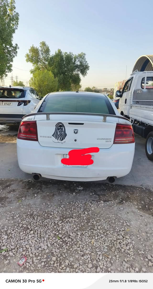 السلام عليكم 
جارجر موديل 2010
سنويه لل 28(حادثها موضح بالصوره بخشم الجاملغ واني مبدل الجاملغ) 
حداديه نسبة70 بالمئه
نمره بغداد بآسمي.. 
كير ومكينه ممتازه 
كهربائيات وكيچات كلها شغاله 
تبريد تدفىه خير من الله. 
السعر 110
***********
