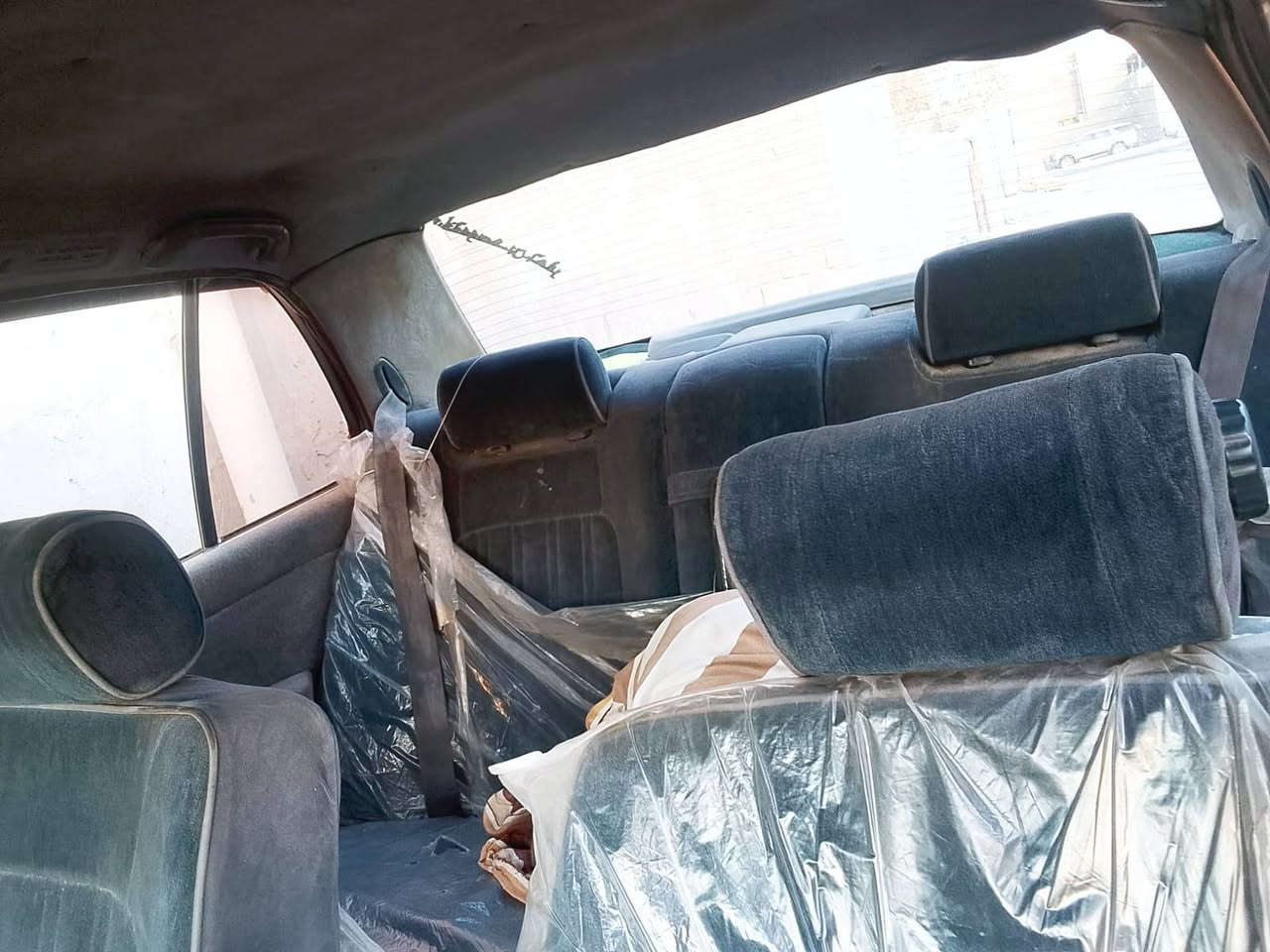 السلام عليكم ارنب تويوتا للبيع موديل93  اسود غيرمحدد رقم بصره بسمي سنويه 2030 مكفوله من كصه ونقل
كير مكينه فيفيتي جديد حداده امامي جديد مع دبلات صار شهر من بدلت
سياره مال جناي وجرفته حلوه 
للمعلومه السله مو للبيع
عنوان البصره القبله سعر 50
رقمي ***********بيه وتساب
