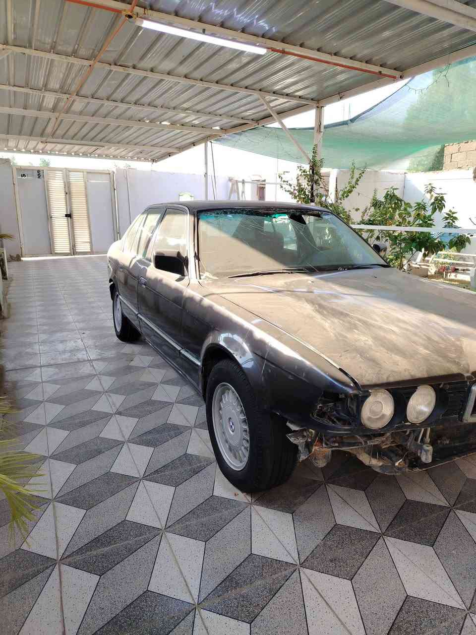 سلام عليكم سيارة bmw 730 مكينة وكير محوره بطه نقص داعميات ثنين وسنويه ضايعه بيه معامله مسوي كوم حديد ارقام موجودة تخم تاير جديد حدادة جيدة كشر صافي العنوان ديوانية ال حمد *********** السعر 20 وبيها مجال قليل
