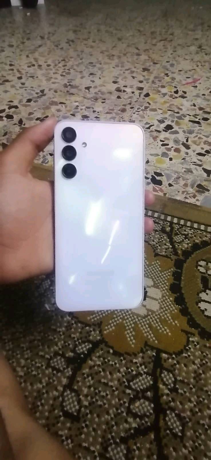 سلام عليكم 
موبايل سامسونك A15 للبيع
نضيف كلشي مامبدل بي مادخل تصليح
البطاريه. 5000 ملي امبير بطاريه ضخمه
ملاحضه. هاذي الكسور الي موضحه بل صور فقط بل الكلاسه. 
السعر166 وبي مجال للشراي
لايجود توصيل.