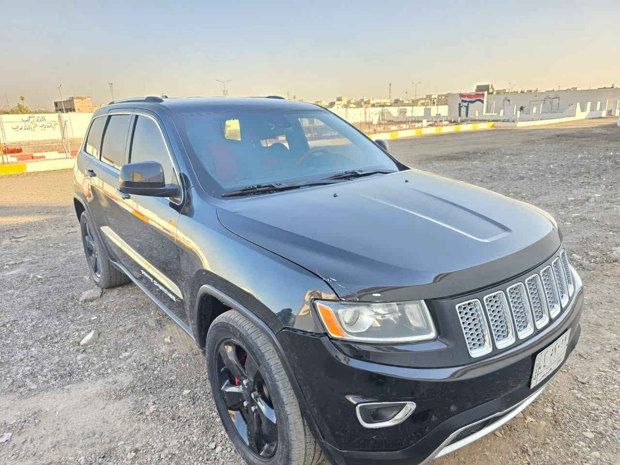 جيب شيروكي ٢٠١٤
رقم بغداد 
نص فول 
وارد امريكي ي مبدل جاملغ 
***********

