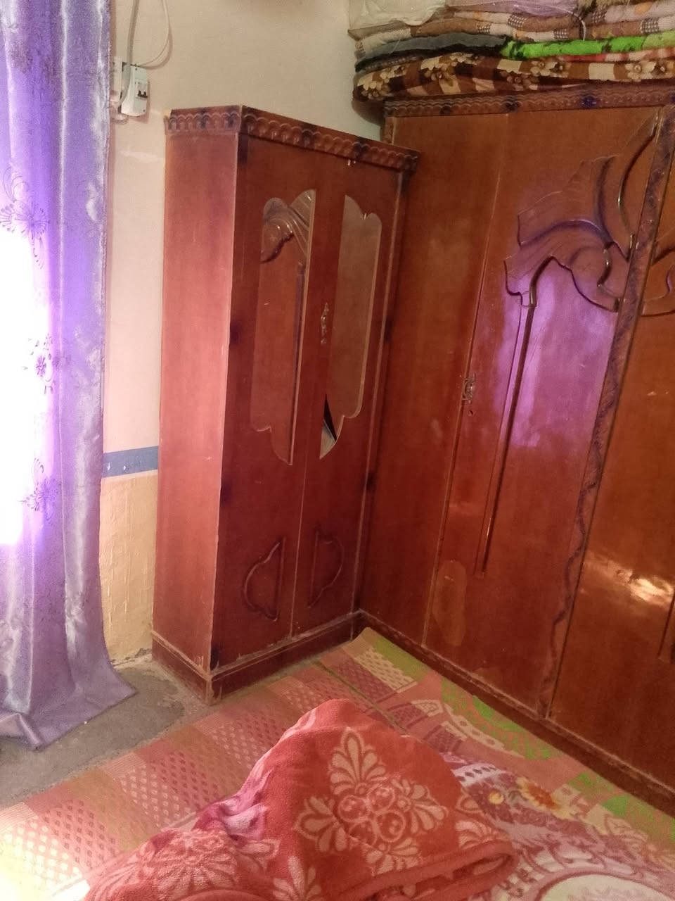 غرفه اخشاب للبيع بيها تلحيضات بسيطه للستفسار ***********
