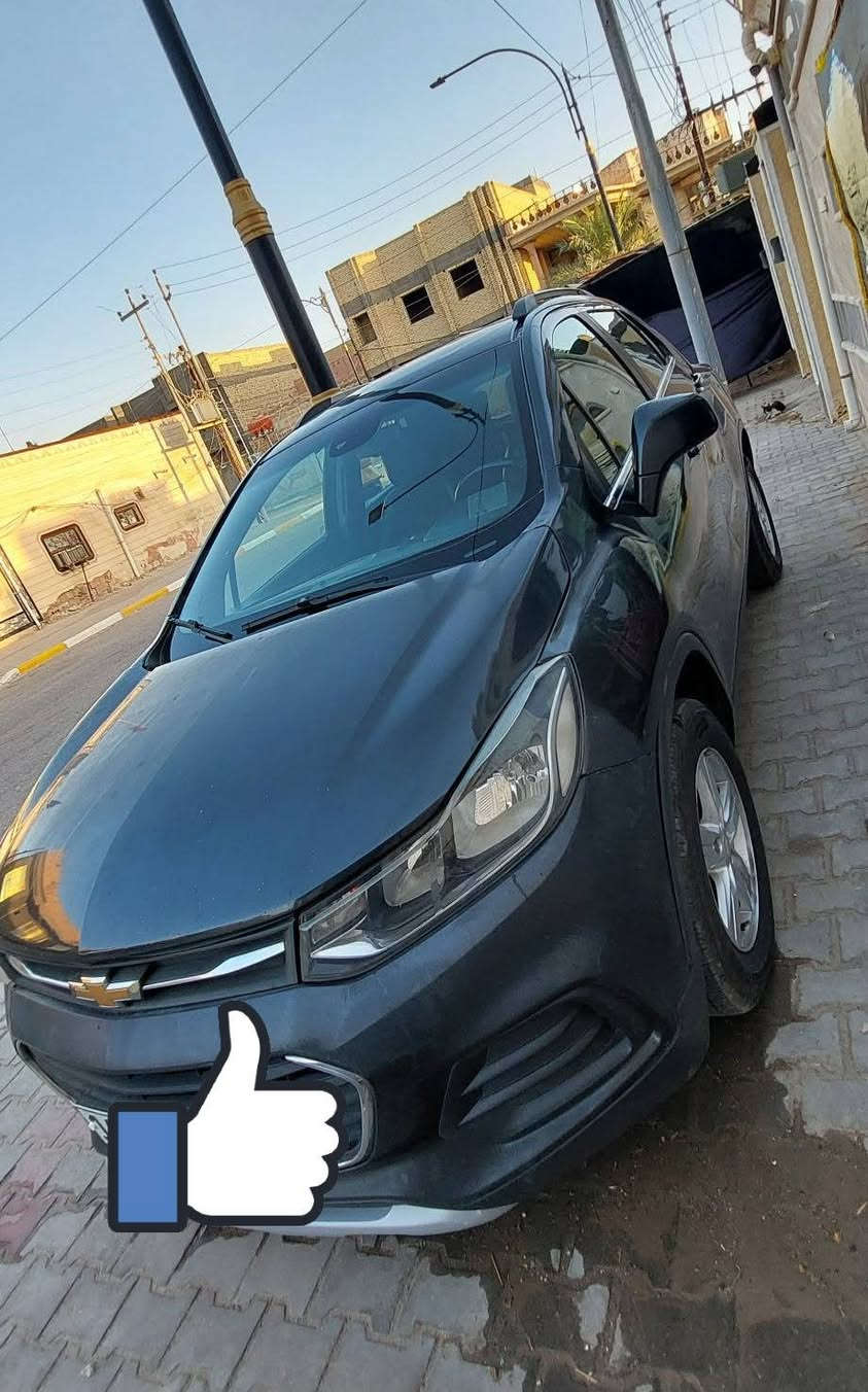 السلام عليكم للبيع شوفرليت تراكس موديل 2018
حجم المحرك 1400 توربو 
كير 6سرع
تدفئه تبريد خير من الله 
مواصفات LT 
مكينه وكير مكفول 
تحكمات ستيرن جهتين
كشنات جلد داخل  كلش نضيف 
بصمه وتشغيل عن بعد 
واربع ابواب بصمه
حادث ضربتها فقط بالدعاميه الاماميه  ومبدله 
باسمي السياره شرط احول ثاني يوم 
السعر 95 وبي مجال وهذا رقم تلفوني ***********
