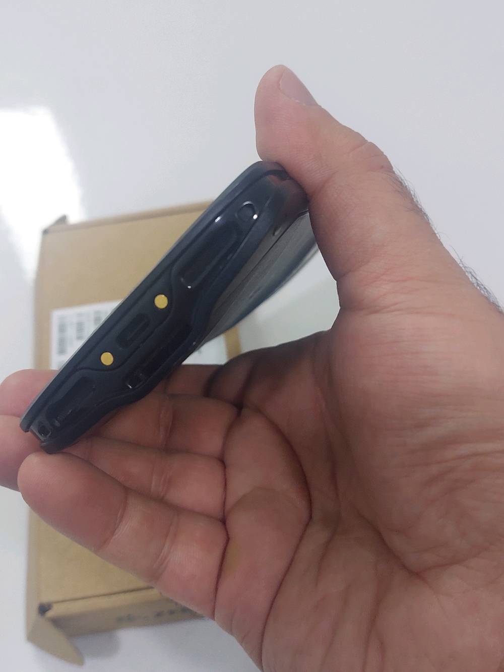 للبيع جهاز Zebra TC15BK سكانر احترافي، بحالة جيدة جداً.

• الذاكرة: 64GB
• الرام: 4GB
• مدة الاستخدام: حوالي 9 أشهر
• البطارية: أصلية
• الكارتون: أصلي ومتوفر
• الجهاز يعمل بشكل طبيعي وجميع الوظائف شغالة
• مناسب للأعمال والمخازن والمستودعات والباركود
• الصور والفيديو المرفقة توضح حالة الجهاز الحقيقية

السعر: 750,000 دينار عراقي
المجال بسيط للجادين فقط.