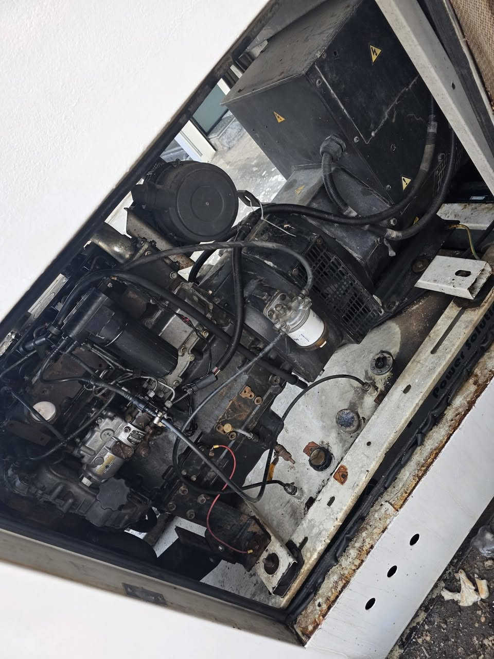 للبيع مولد كاتم 80 كي في ***********
