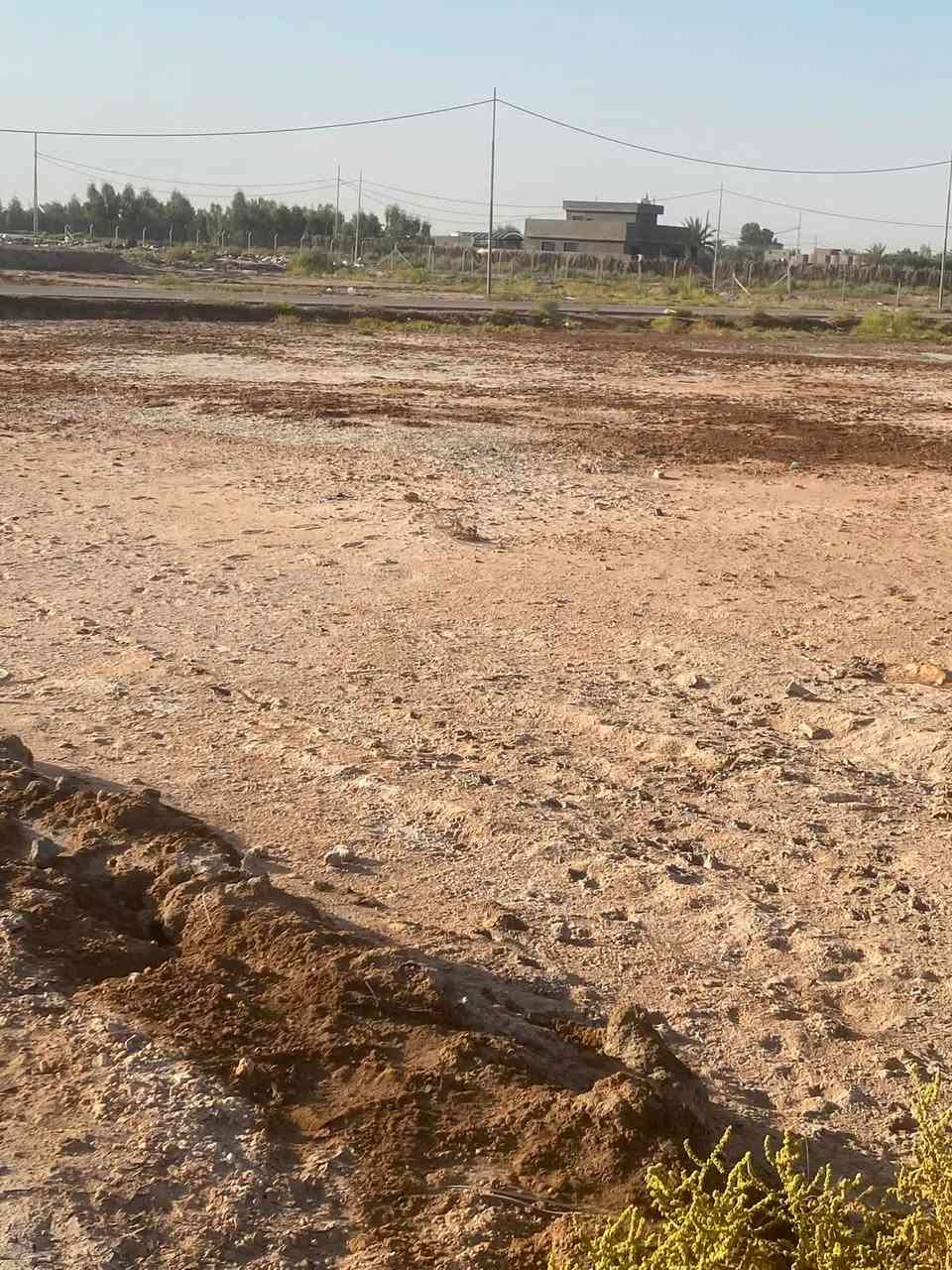 #يالله السلام عليكم 
دونم ركن للبيع طابو زراعي سند 25 تحويل مباشر بأسم المشتري
الواجهه 56 والنزال 45 
خدمات كامله عرض الشوارع 10متر تبليط
عنوان. شارع بغداد سايد الدخول عامود 52 يبعد عن الامام 7 كيلو 
السعر..170مليون وبيه مجال بسيط 
ملاحضه يباع منه نصف دونم ايضآ بسعر 85مليون
للأسفسار اتصل على.. ‭***********‬
