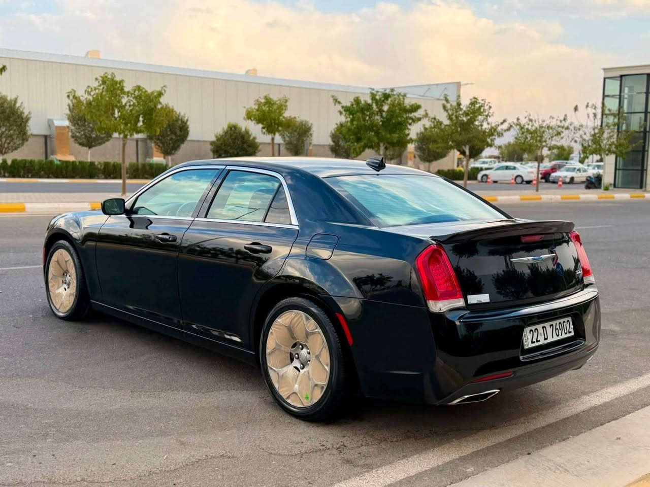 ﷽
ارخص سعر  196$ قفل🔏🔥🔥👋🏻👋🏻

                              CHRYSLER 300 TOURING 2018
▫️كرايسلر  موديل 2018 تورينك
🔹سيارة كلين تايتل فول مواصفات ماعدا پانوراما

▫️محرك V6 3.6L سته سلندر ✅
🔹كير و محرك بشرط مامفتوح📦✅
بدون صوت و بدون صرف بدون خلل شرط فحص
🔹ماشية 74 الف حقيقي📦📦

🔹سيارة جديد داخل و خارج كل على وضع بلادي 
▫️سيارة لايت و ويل كل محدث S

▫️سيارة كلين تايتل  
🔹مكفولة كفالة عامة دعامي للدعامي بشرط✅
🔹 بدون صبوغ  و بدون شخت و رصعات
🔹سيارة حيل حيلوة جديد جديد ماشاالله📦📦

▫️مواصفات ليمتد
( بصمة . شاشه كبير  .  تشغيل عن بعد . كشن جلد  . كشن كهربا . تبريد مركزي . لايت ليد و زينون  . تحكم ستيرن . تحديد سورعة . بعد هواي مواصفات )

◽️اربع تاير ويل جديد ويل حجم 20 S
🔹سيارة شرط بدون اى نواقص گير و محرك و حدادي و كاهرباى كل بشرط
🔹سنوي و رقم و هزة جديد سنوي بأسمي
🔹 نفسي يوم / تحويل و كاله حاظر
🔹 مكان_🌆 سليماني

◽️سعر_ 196$ قفل 🔐🔥
◽️موبايل_ *********** 
                  *********** واتساب
___________________________________
