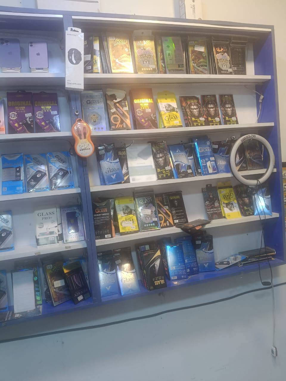 غراض محل موبايلات للبيع في كربلاء
اكسسوارات متكاملة في المخزن + المعروضات منضومه كامرات متكاملة مع ست رفوف وميز كبير وكرويتات عدد 2 مع كرسي كيمنك للتواصل ***********
