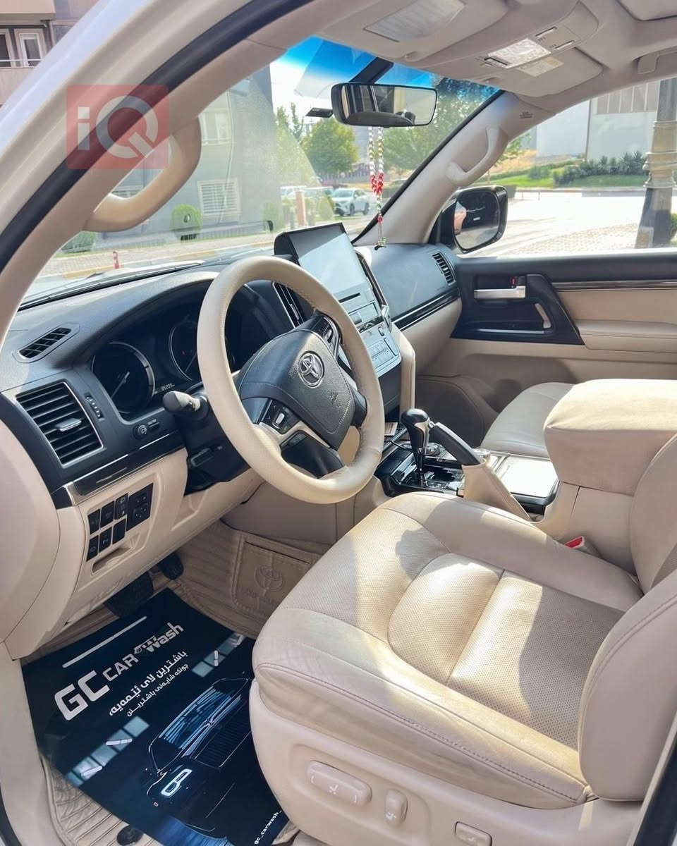 تويوتا لاندكروزر GX.R Grand Touring 2021

المنشأ: وارد عراقية (وكالة)

الفئة: GX.R Grand Touring

الممشى: 85,000 كم

المحرك: 4.6L V8

اللون: أبيض

الحالة: مستعمل

الضرر/الصبغ: مكفولة (كلين تايتل)

المواصفات: كاميرات 360°، مقاعد جلد كهربائية، بصمة تشغيل، شاشة تحكم، مراقبة النقطة العمياء، صندوق تبريد (ثلاجة)، حساسات، مصابيح ليد.

الرقم/الموقع: لوحة السليمانية (خصوصي) - متواجدة في السليمانية

السعر: 56,000$ (5 شدات و60 ورقة)

تۆیۆتا لاندکروزەر GX.R Grand Touring 2021

ڕەگەز/سەرچاوە: وەکالەتی عێراقی

فێئە: GX.R Grand Touring

ڕۆیشتوو: ٨٥,٠٠٠ کم

مەکینە: 4.6L V8

ڕەنگ: سپی

باری ئۆتۆمبێل: بەکارهاتوو

زەرەر/بۆغاخ: کەفالەت (کلیل تایتڵ)

تایبەتمەندییەکان: کامێرای ٣٦٠ پلە، کوشین جڵدی کارەبایی، بەصمەی پێکردن، شاشەی کۆنتڕۆڵ، خاڵی کوێر (نقطة عمياء)، ساردکەرەوە (سەلاجە)، حەساس، گڵۆپی LED.

ڕەقەم/شوێن: ڕەقەمی سلێمانی (تایبەت) - ئۆتۆمبێلەکە لە سلێمانییە

نرخ: 56,000$ (٥ دەفتەر و ٦٠ وەرقە)

للتواصل والاستفسار عبر كورو جاكوار لتجارة السيارات / بۆ پەیوەندی و زانیاری زیاتر:
📥 أرسل رسالة خاصة للبيج / نامە بنێرە بۆ پەیج
📱 WhatsApp / الاتصال المباشر: ***********
