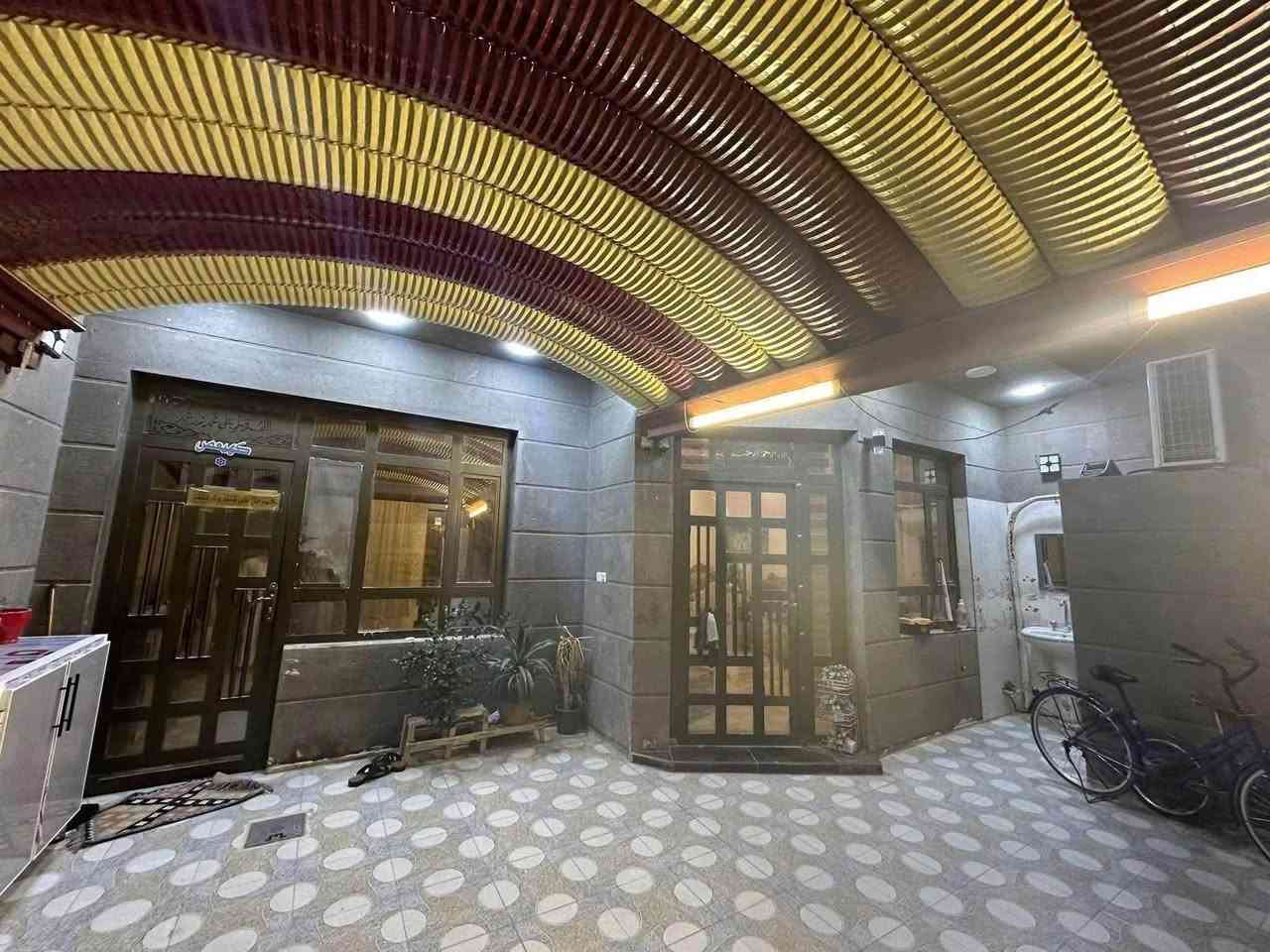 دار سكن طابو زراعي في حي الامير الثاني 
مقابيل الطابو بجانب بيت ( أحمد مظهر فراس )
 مساحة ٢٠٠ م - اساس كونكريت بناء طابوق جمهوري ( طابقين ) - سقف كونكريت مسلح  طابق أول  غرفة نوم واحدة  -  
طابق ثاني ( ٢ غرف نوم - وحدة منهن بس نقص سقف) البيت جديد ونضيف جداً 
( شارعه طابو صرف بعرض ١٥ م وظهر البيت شارع بعرض ٨ م )

للاستفسار مراجعة مكتب غازي للعقار     
واسط - الزبيدية - قرب أفران المائدة   ***********   
***********
