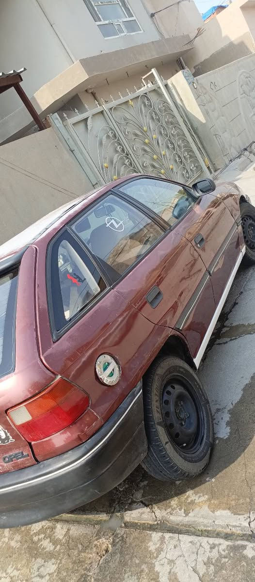 السلام عليكم استره موديل 1992 سياره جاهزه كل عيب مابي سنويه لل2029
دفتر بانزين بيها كير ومحرك شرط السعر 33 

***********
