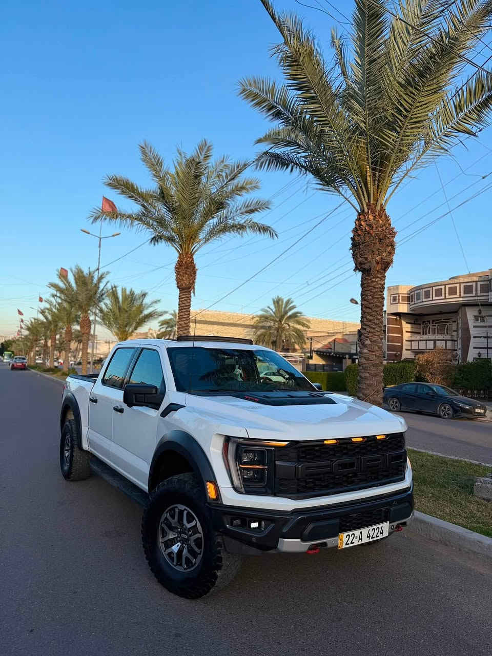 فورد F-150 رابتر اصل موديل 2023
محرك 3.5L V6 توين تيربو
رقم مميز
ماشية 21 الف فقط
صفحة عكس سايق بيها طخات وصور الحادث منشورة حادثها كلش حلو لا يم حدادة ولا يم شواصي ولا بجم كلة كفالة
3- قوة 450 حصان
4- عزم 691 نيوتن متر
5- قير أوتوماتيك 10 سرعات
6- دفع رباعي 4×4
7- تعليق FOX Live Valve
8- دفرنس خلفي Electronic Locker
9- تايرات 35 إنچ
10- تحكم بالكزوز بالستيرن
11- تشغيل زر Push Start
12- دخول وتشغيل بدون مفتاح Keyless
13- Remote Start تشغيل عن بُعد
14- رادار Adaptive Cruise Control
15- نظام النقطة العمياء BLIS
16- تحذير السيارات العابرة من الخلف
17- Lane Keeping المحافظة على المسار
18- تحذير اصطدام أمامي
19- فرملة طوارئ أوتوماتيكية
20- حساسات خلفية
21- كاميرا خلفية
22- كاميرات 360 درجة
23- شاشة 12 إنچ
24- عدادات رقمية 12 إنچ
25- Apple CarPlay
26- Android Auto
27- SYNC 4
28- مقاعد كهربائية
29- تدفئة وتبريد المقاعد
30- دركسون مدفأ
31- مكيف أوتوماتيك
32- مرايات كهربائية ومدفأة
33- إضاءة LED
34- إضاءة بالمرايات
35- شحن لاسلكي للموبايل
36- نظام صوت B&O
37- AUX Switches أصلية
38- Trail Control
39- Trail Turn Assist
40- Trail 1-Pedal Drive
41- أوضاع قيادة متعددة للشارع والبر والرمل

السعر :520 وبيها مجال
مكانها بغداد السيدية 
للاستفسار :***********
