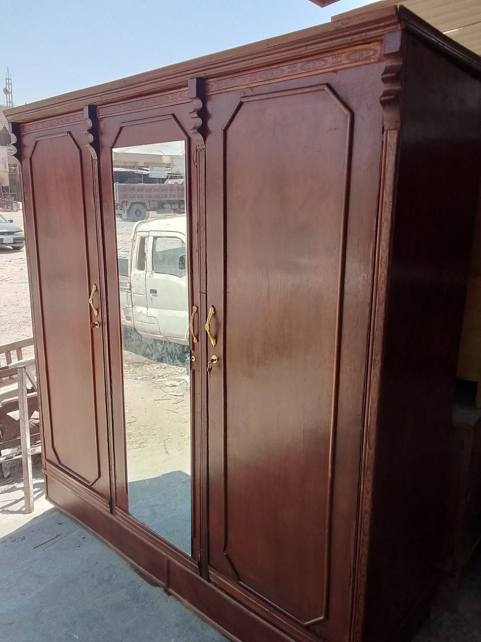 للبيع كناتير ابو 4 بوب سعره 225 ابو 3 بوب سعره 125 العنوان سامراء جبيريه الثانيه مقابل جبيريه الثالثه شارع الحدادين للاستفسار ***********
